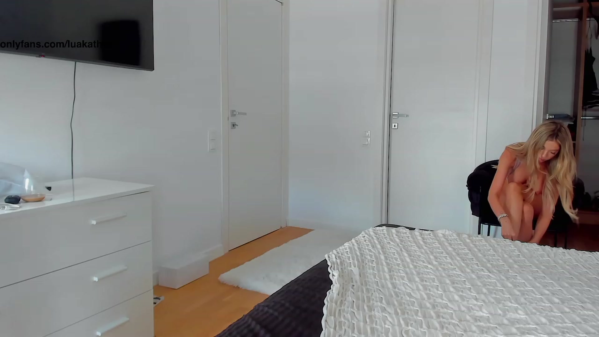 Gallery image thumbnail from L_U_A_'s myfreecams stream on, 08/13/2023, 13:15 image 1 of 20