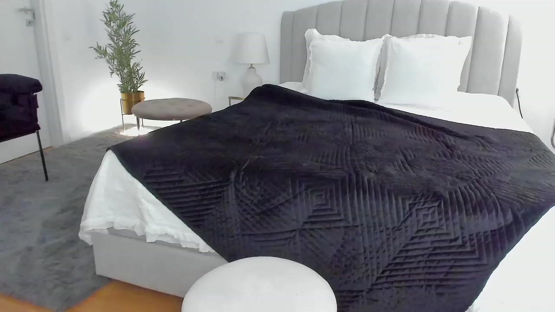 Gallery image thumbnail from L_U_A_'s myfreecams stream on, 08/19/2023, 18:55 image 11 of 20