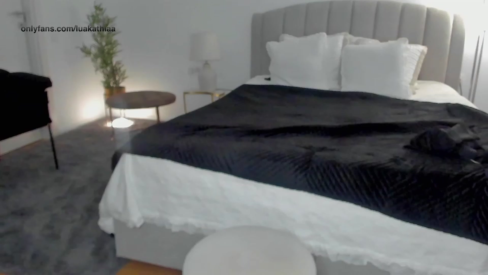 Gallery image thumbnail from L_U_A_'s myfreecams stream on, 08/24/2023, 19:43 image 14 of 20