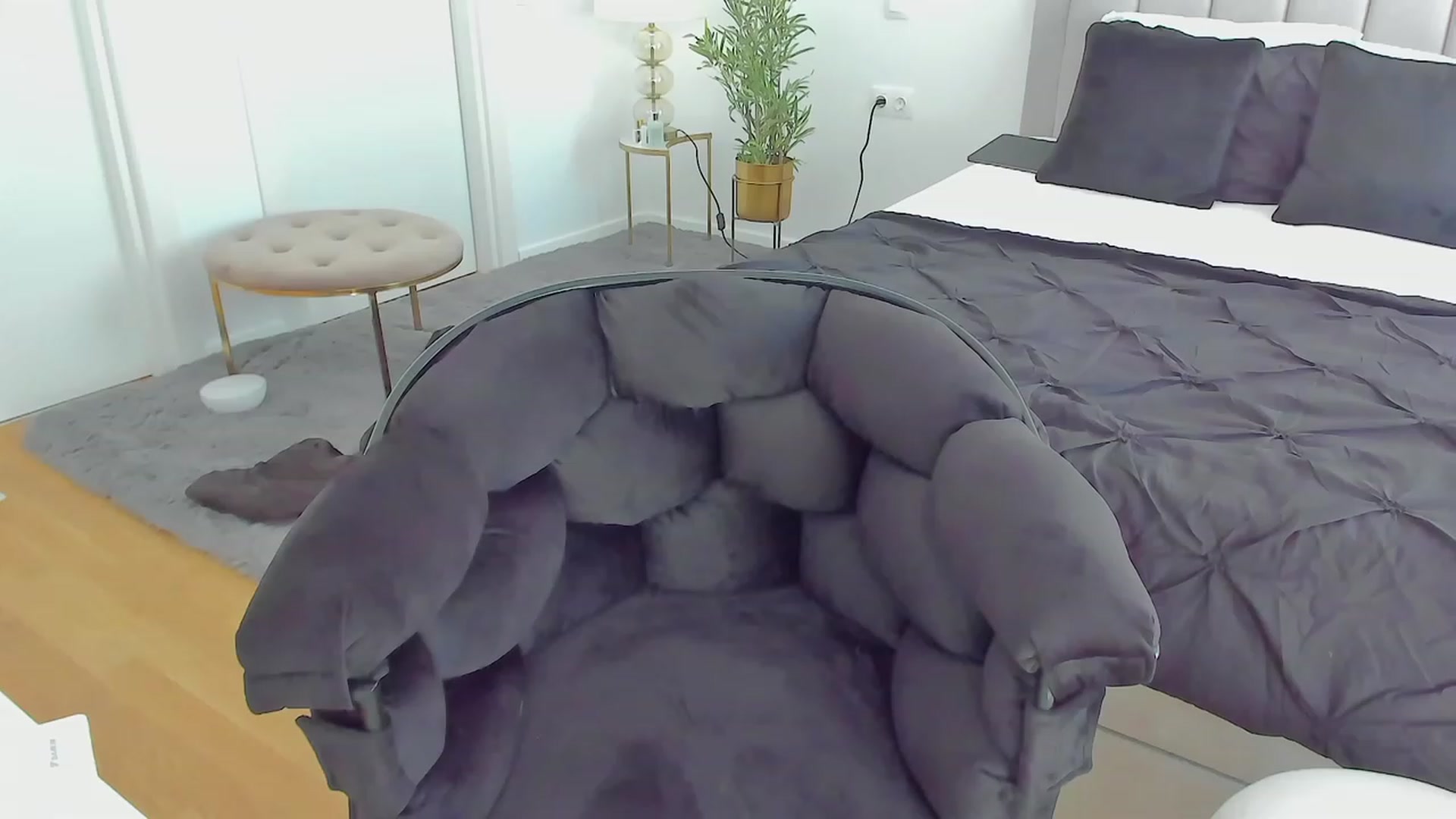 Gallery image thumbnail from L_U_A_'s myfreecams stream on, 09/08/2023, 12:46 image 16 of 20