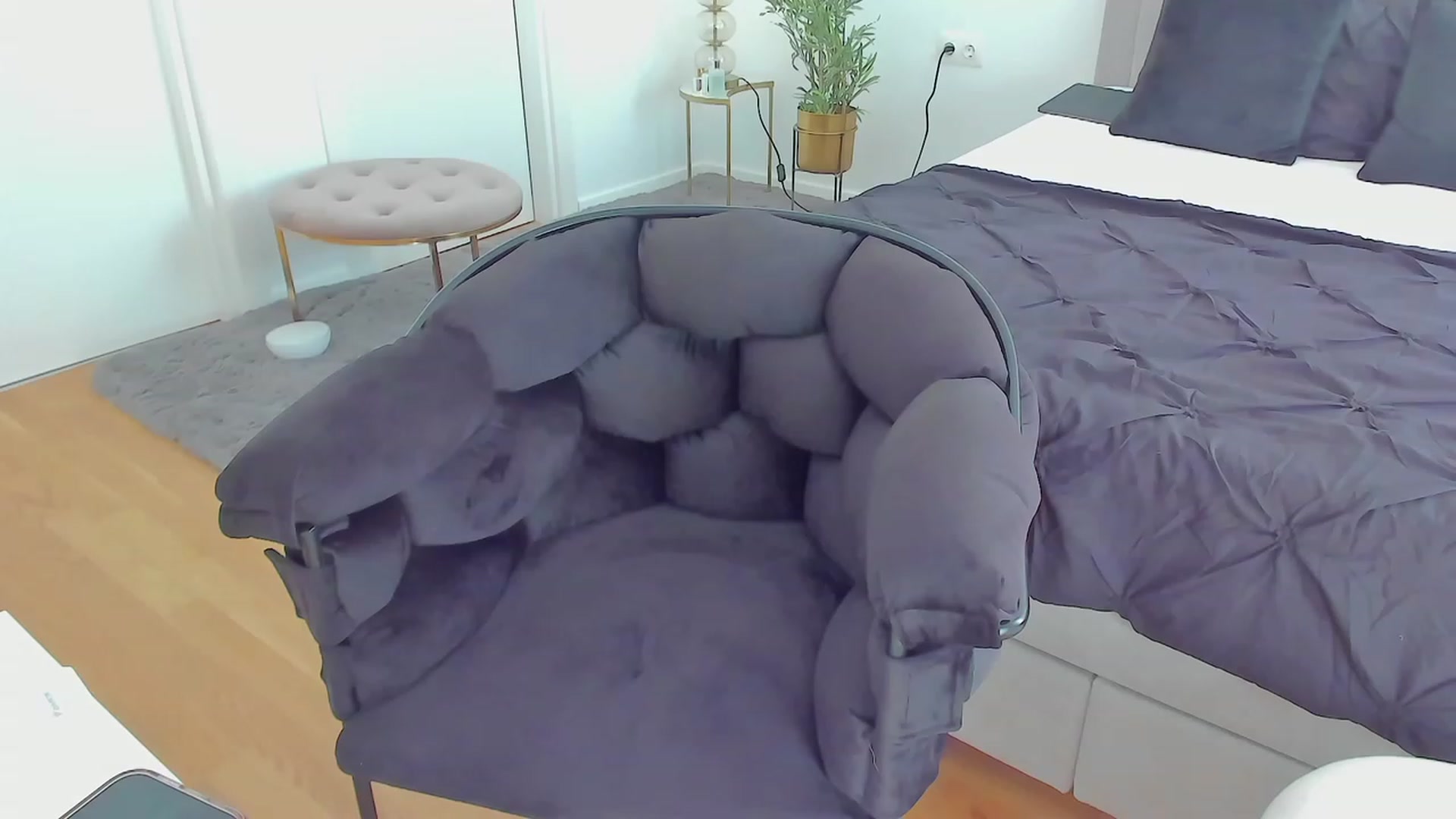 Gallery image thumbnail from L_U_A_'s myfreecams stream on, 09/08/2023, 13:27 image 6 of 20