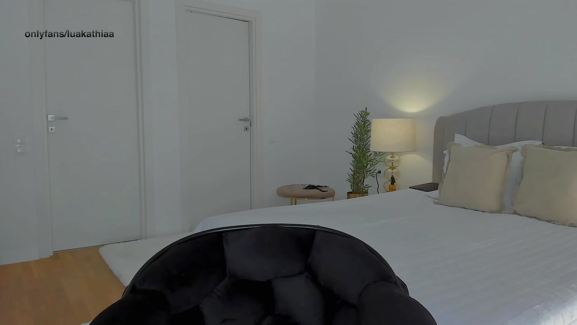 Gallery image thumbnail from L_U_A_'s myfreecams stream on, 09/12/2023, 10:34 image 13 of 20