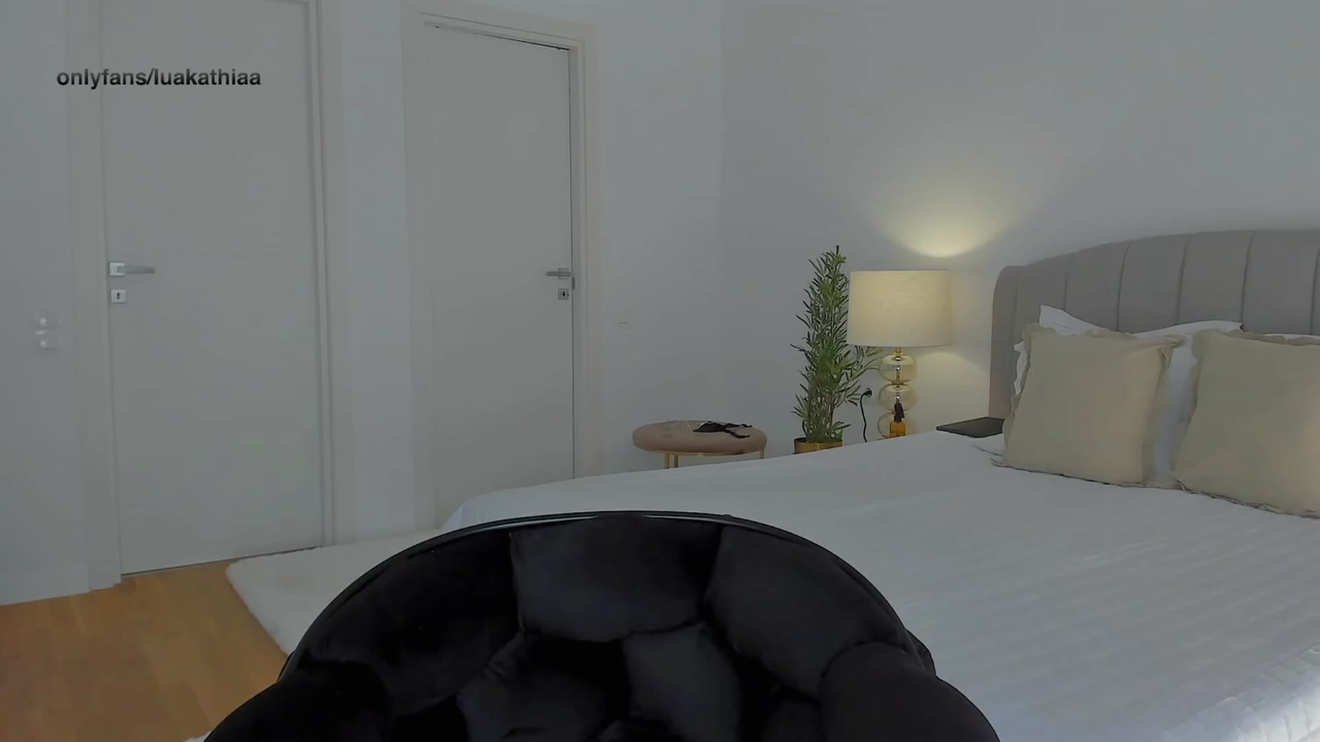 Gallery image thumbnail from L_U_A_'s myfreecams stream on, 09/12/2023, 10:34 image 12 of 20