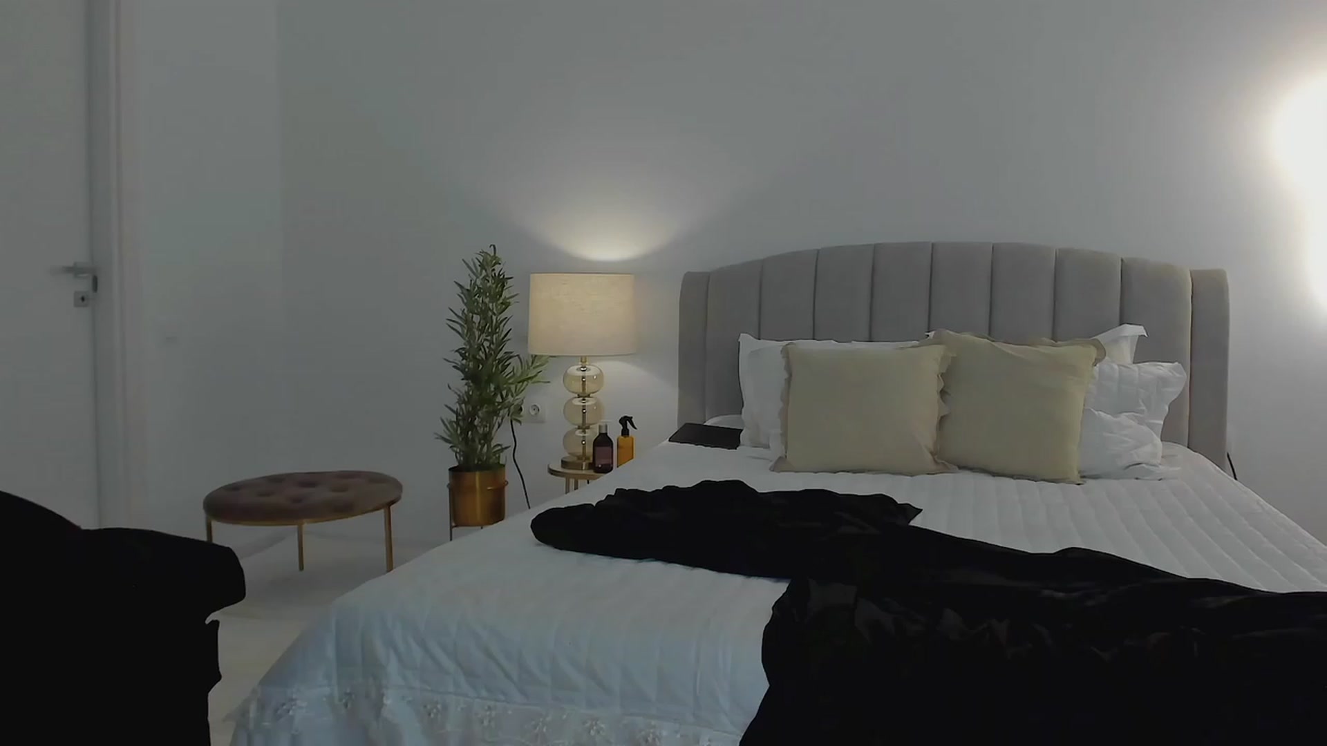 Gallery image thumbnail from L_U_A_'s myfreecams stream on, 09/19/2023, 14:52 image 19 of 20