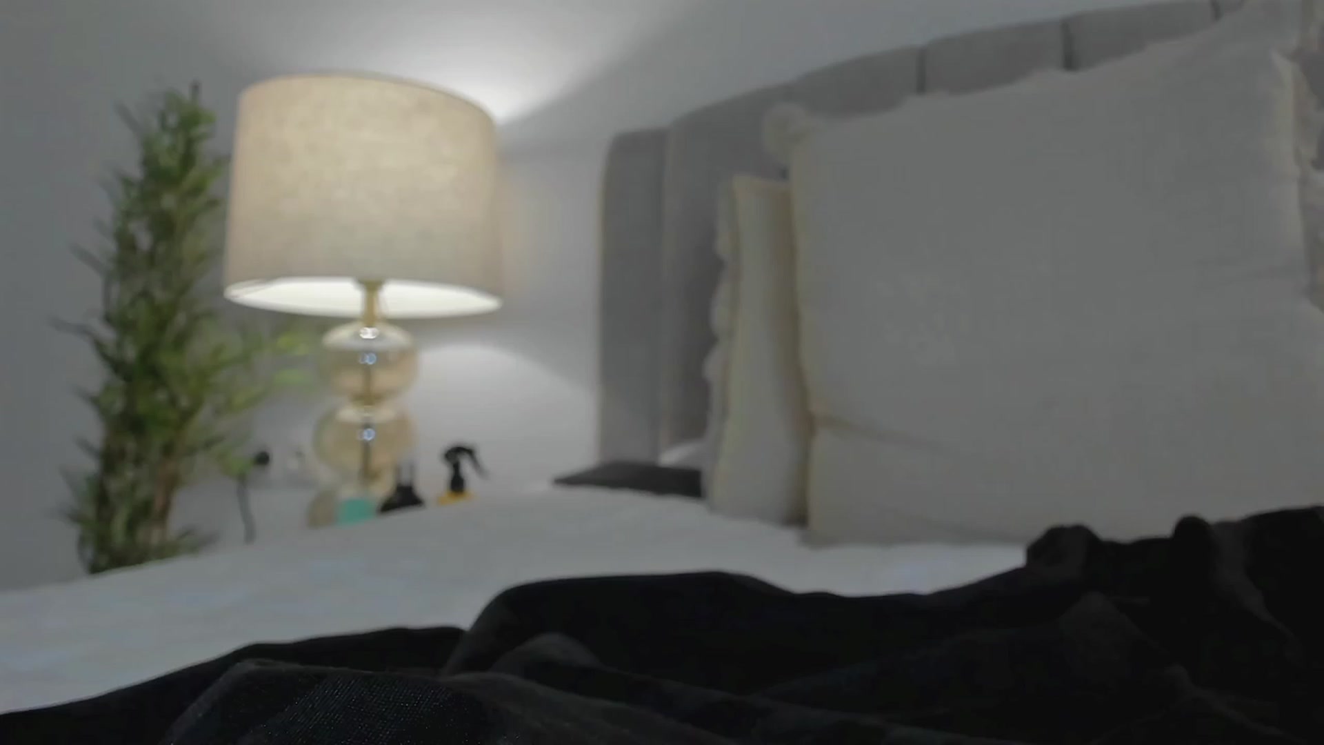 Gallery image thumbnail from L_U_A_'s myfreecams stream on, 09/19/2023, 17:43 image 14 of 20