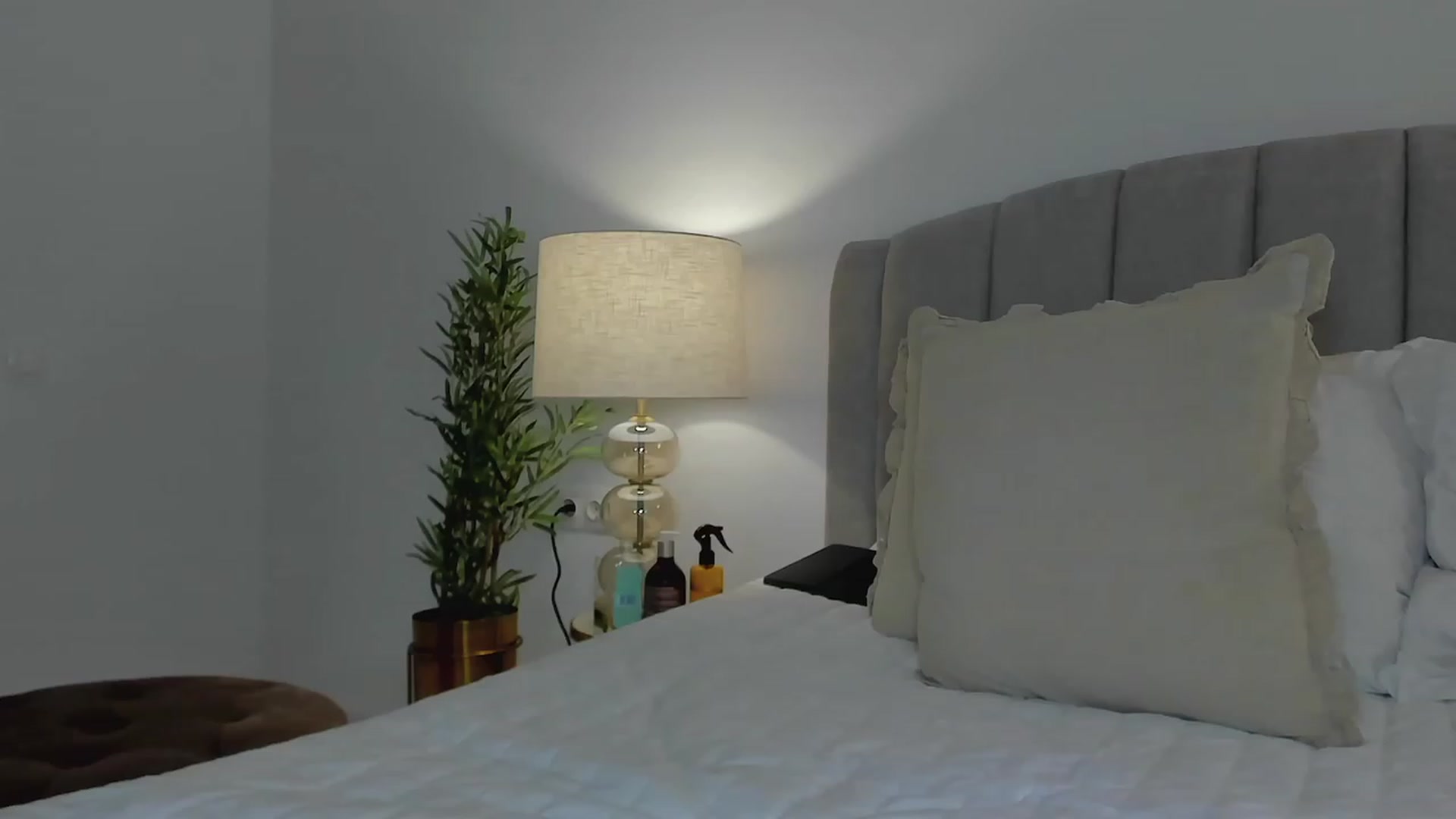 Gallery image thumbnail from L_U_A_'s myfreecams stream on, 09/19/2023, 17:43 image 10 of 20
