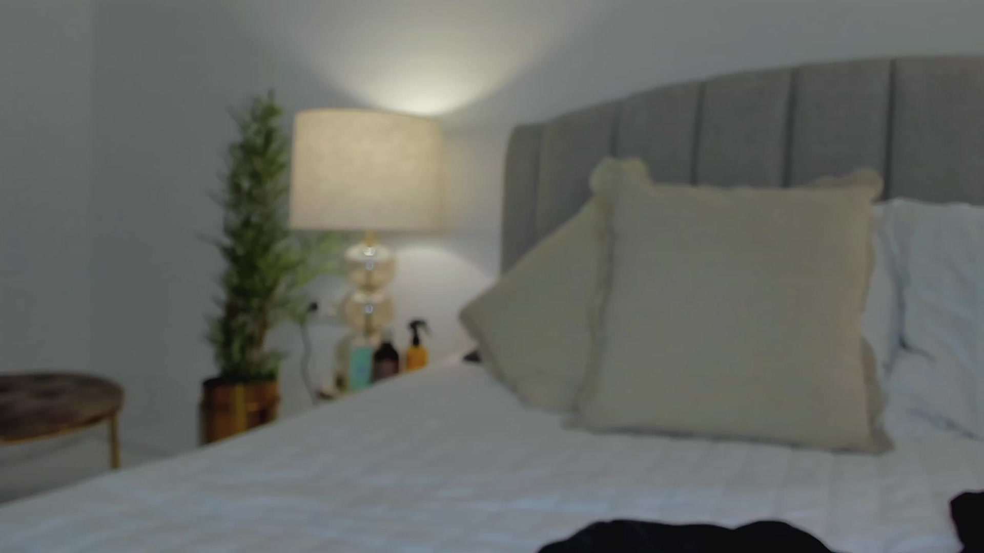 Gallery image thumbnail from L_U_A_'s myfreecams stream on, 09/19/2023, 18:24 image 9 of 20