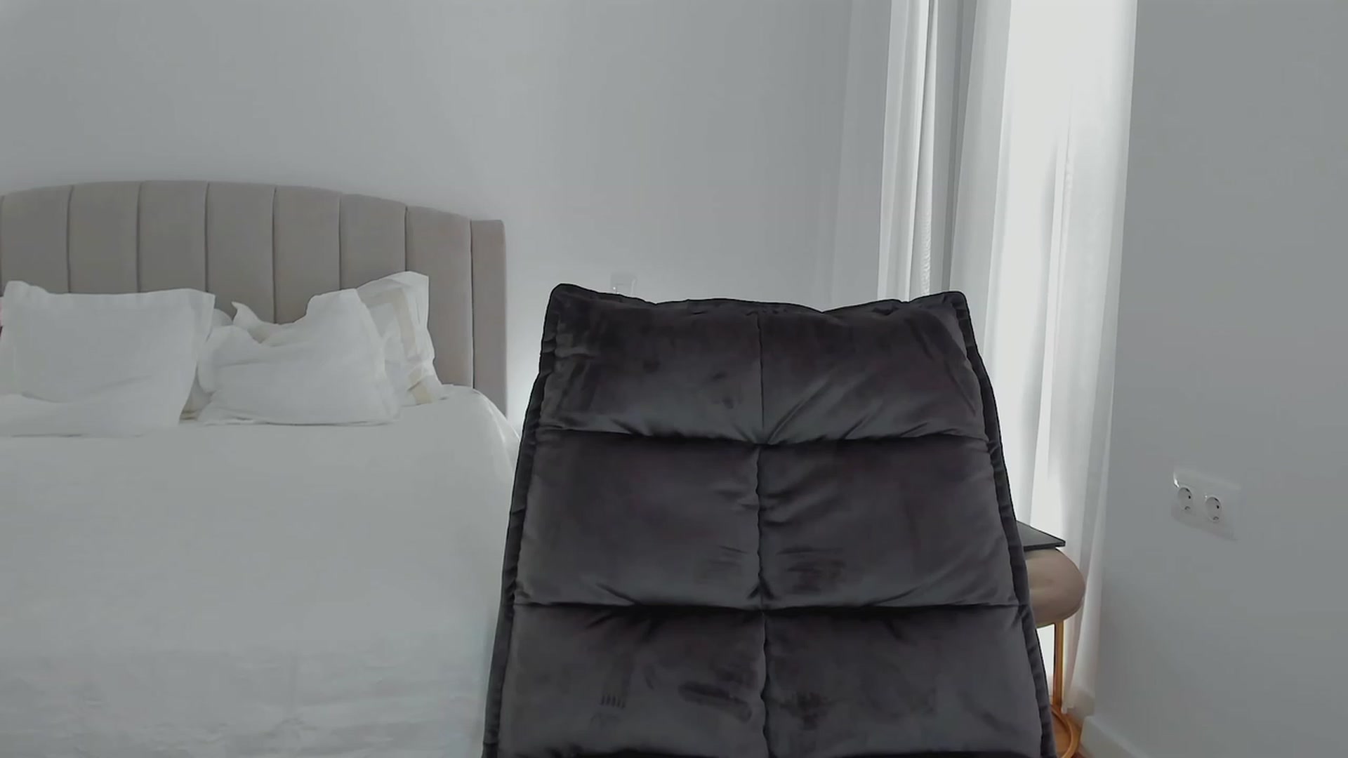 Gallery image thumbnail from L_U_A_'s myfreecams stream on, 10/02/2023, 14:18 image 7 of 20
