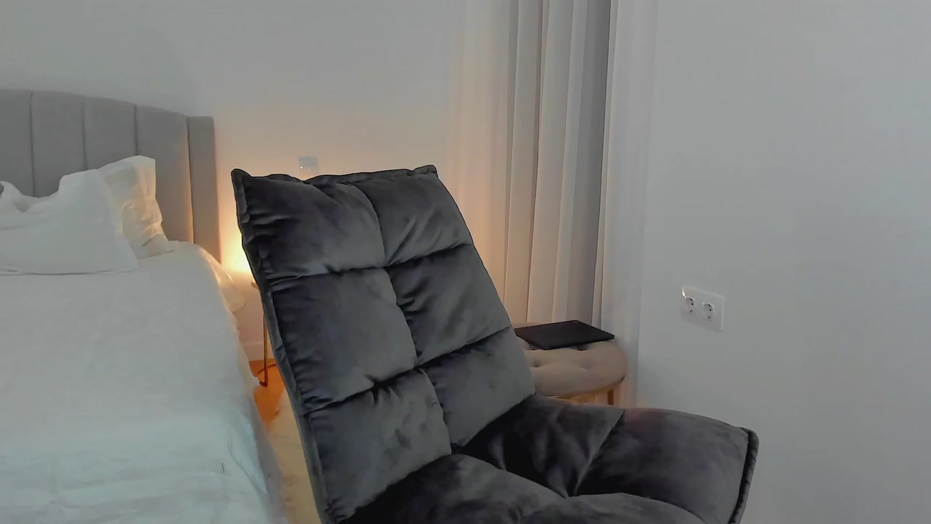 Gallery image thumbnail from L_U_A_'s myfreecams stream on, 10/02/2023, 17:23 image 10 of 20