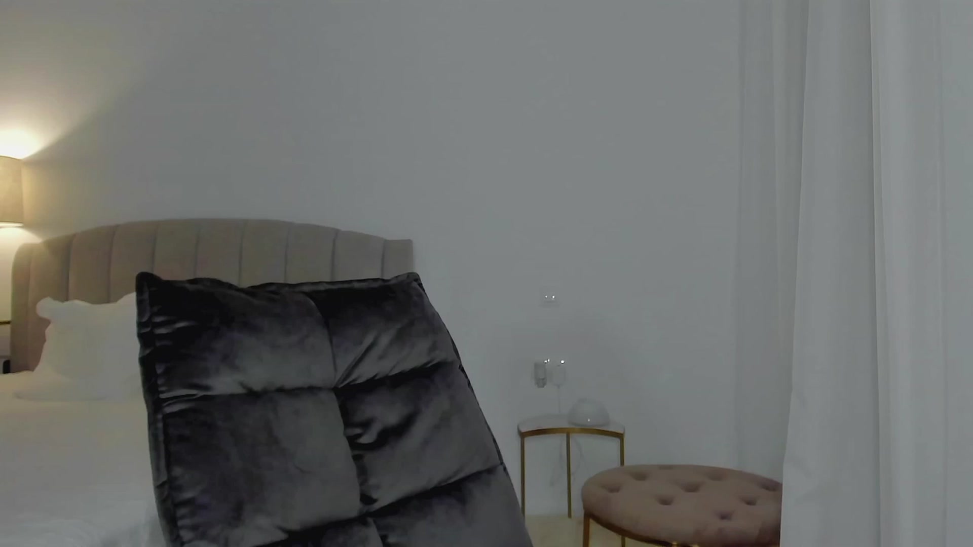 Gallery image thumbnail from L_U_A_'s myfreecams stream on, 10/03/2023, 15:35 image 17 of 20