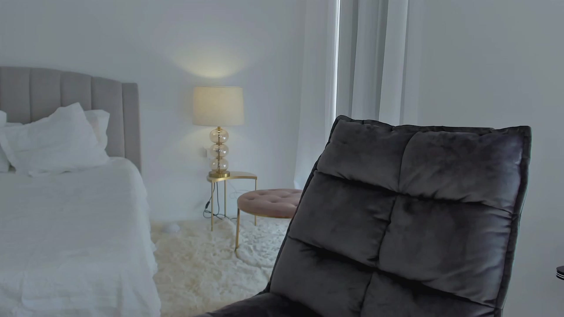 Gallery image thumbnail from L_U_A_'s myfreecams stream on, 10/04/2023, 11:33 image 4 of 20
