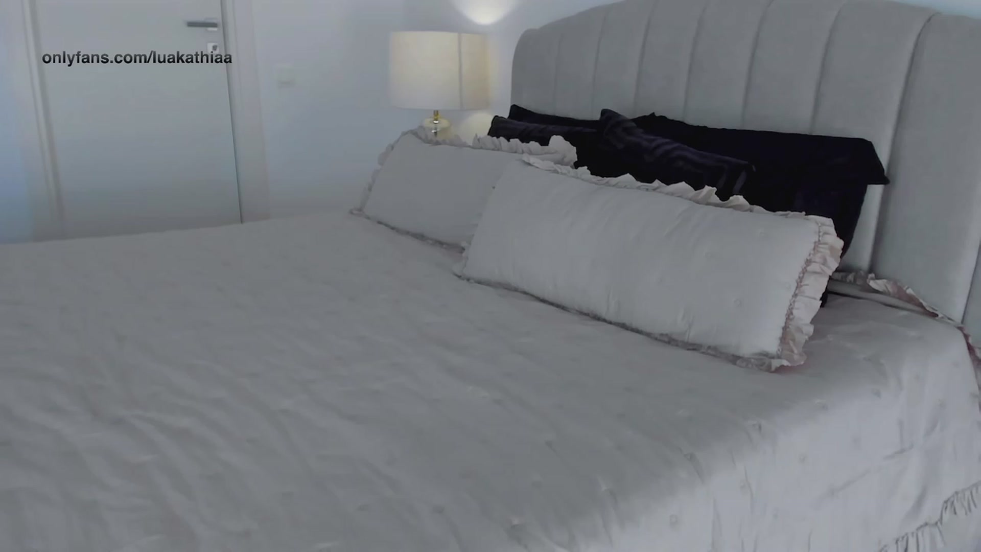 Gallery image thumbnail from L_U_A_'s myfreecams stream on, 10/10/2023, 10:00 image 6 of 20