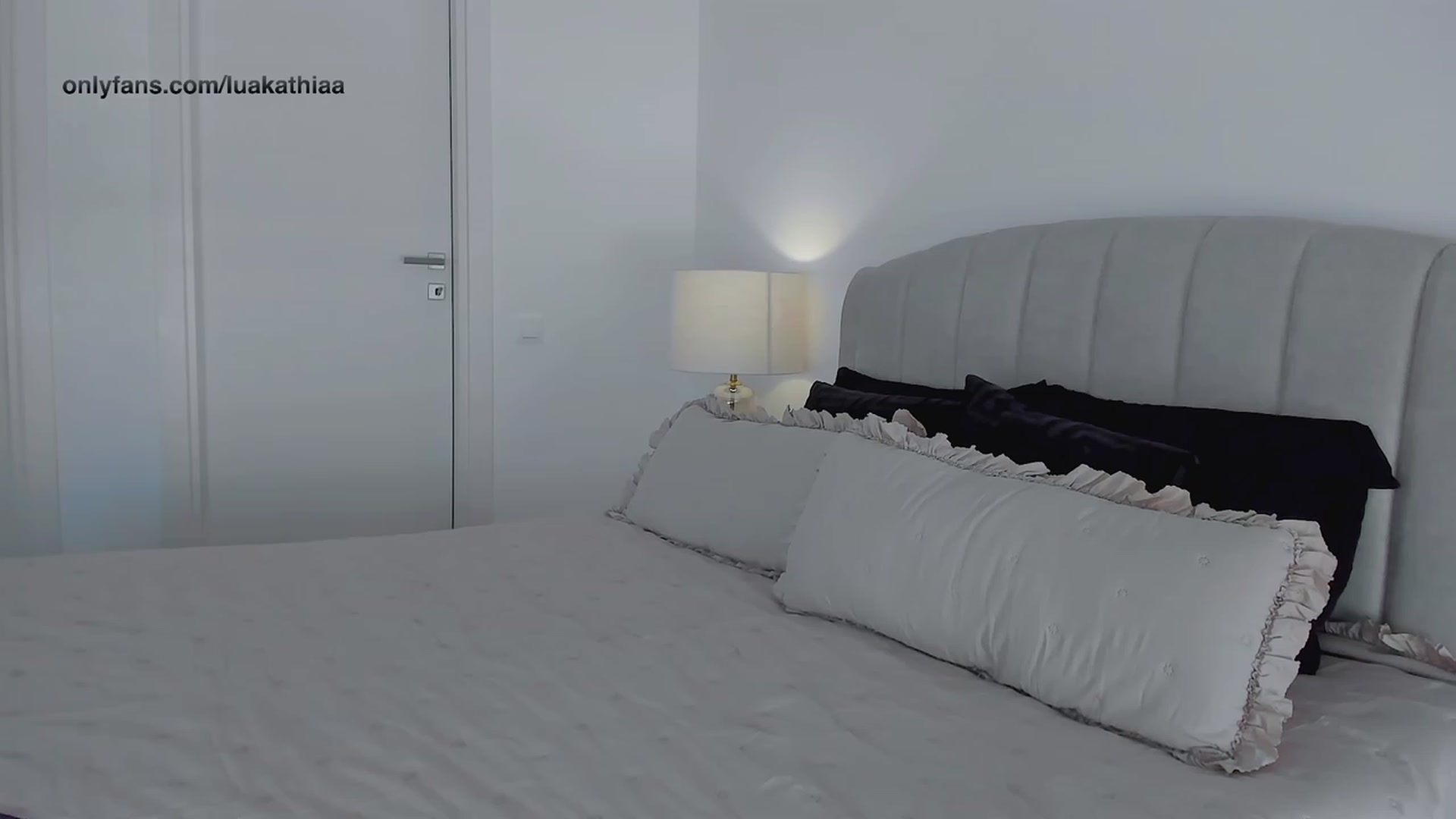 Gallery image thumbnail from L_U_A_'s myfreecams stream on, 10/10/2023, 10:00 image 12 of 20