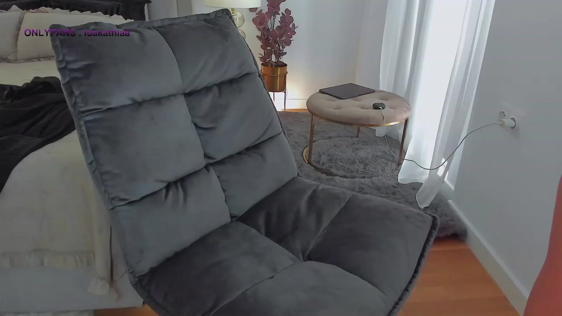 Gallery image thumbnail from L_U_A_'s myfreecams stream on, 10/11/2023, 12:06 image 13 of 20
