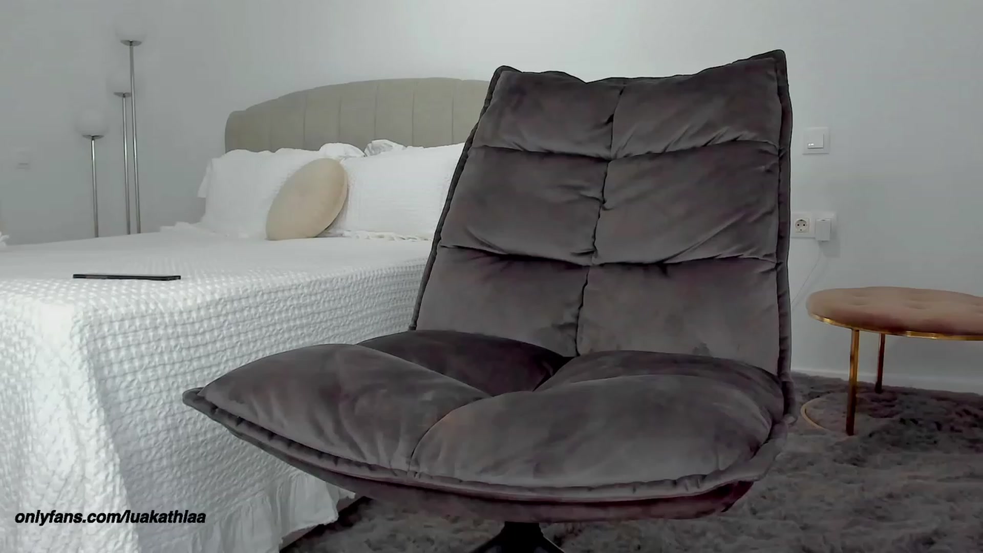 Gallery image thumbnail from L_U_A_'s myfreecams stream on, 10/23/2023, 13:01 image 2 of 20