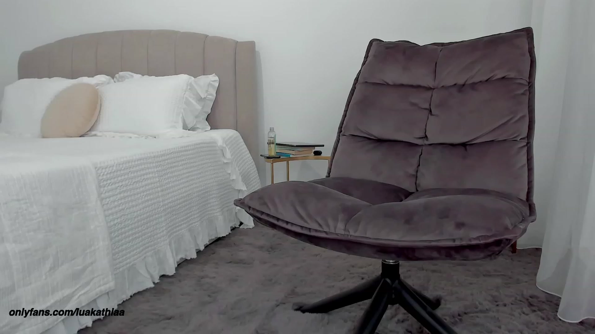 Gallery image thumbnail from L_U_A_'s myfreecams stream on, 10/24/2023, 13:05 image 13 of 20
