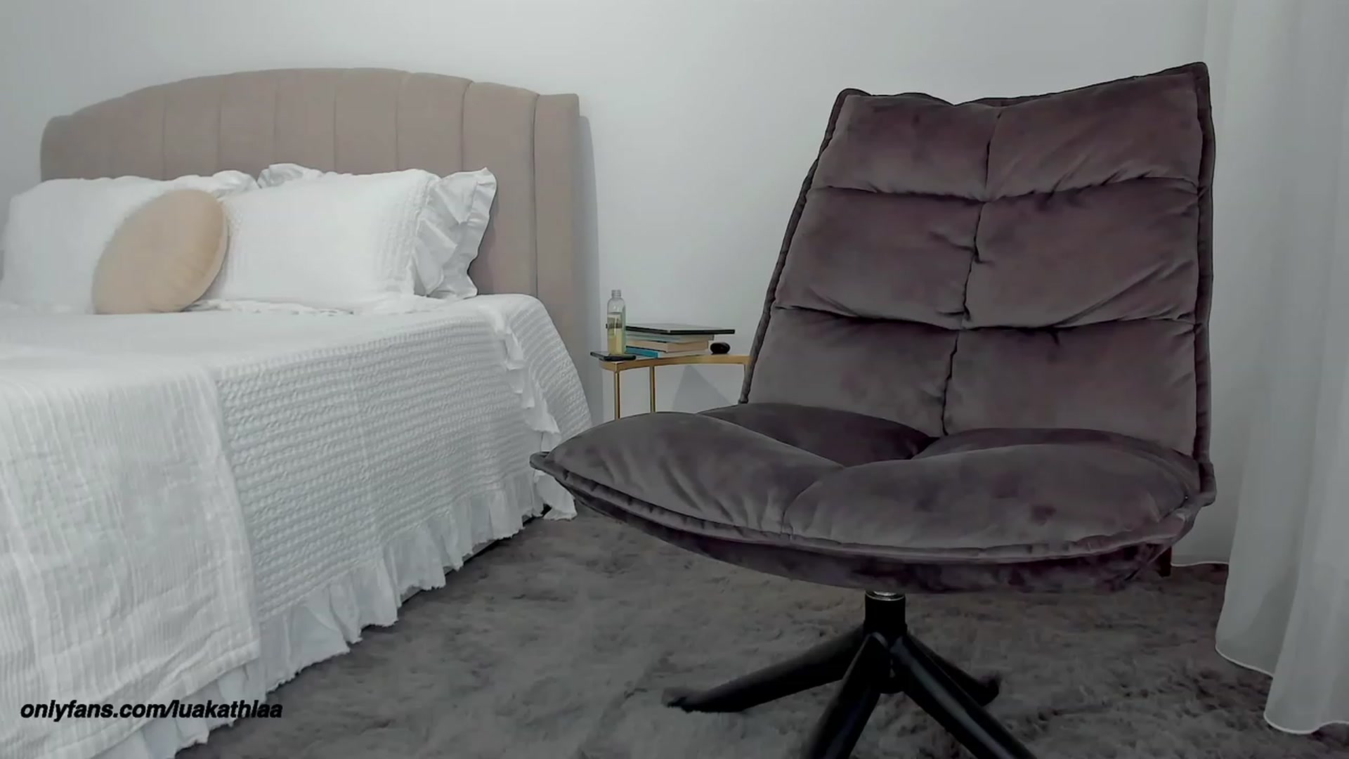 Gallery image thumbnail from L_U_A_'s myfreecams stream on, 10/24/2023, 13:05 image 6 of 20