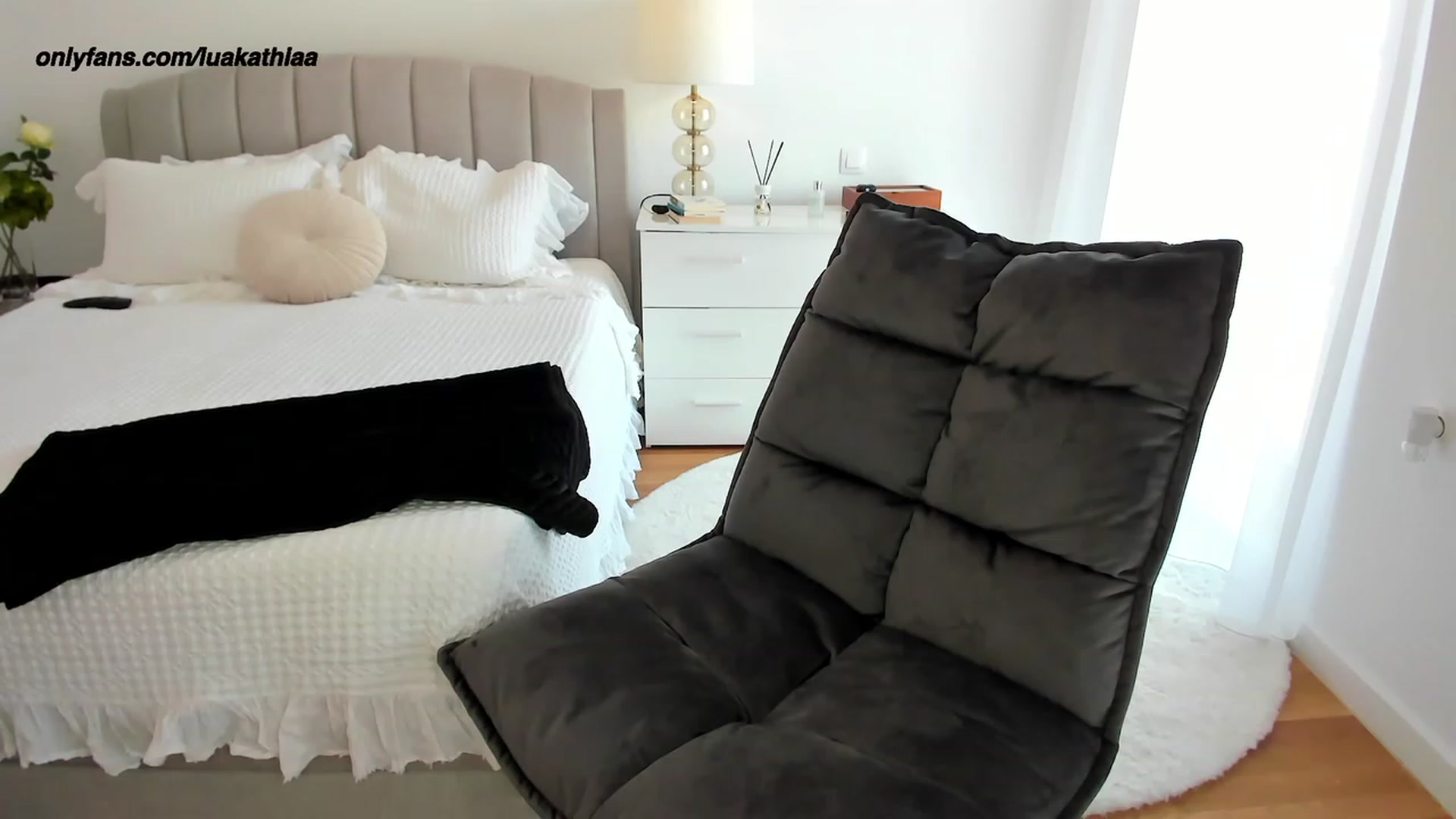 Gallery image thumbnail from L_U_A_'s myfreecams stream on, 11/01/2023, 10:00 image 16 of 20
