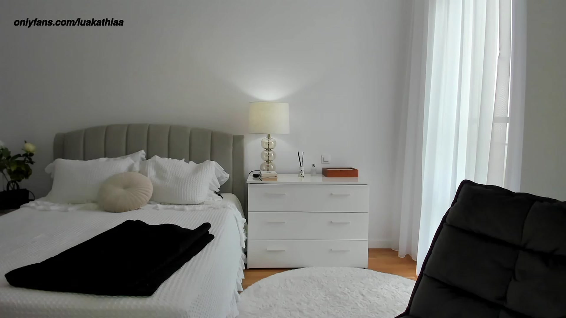Gallery image thumbnail from L_U_A_'s myfreecams stream on, 11/04/2023, 10:15 image 4 of 20