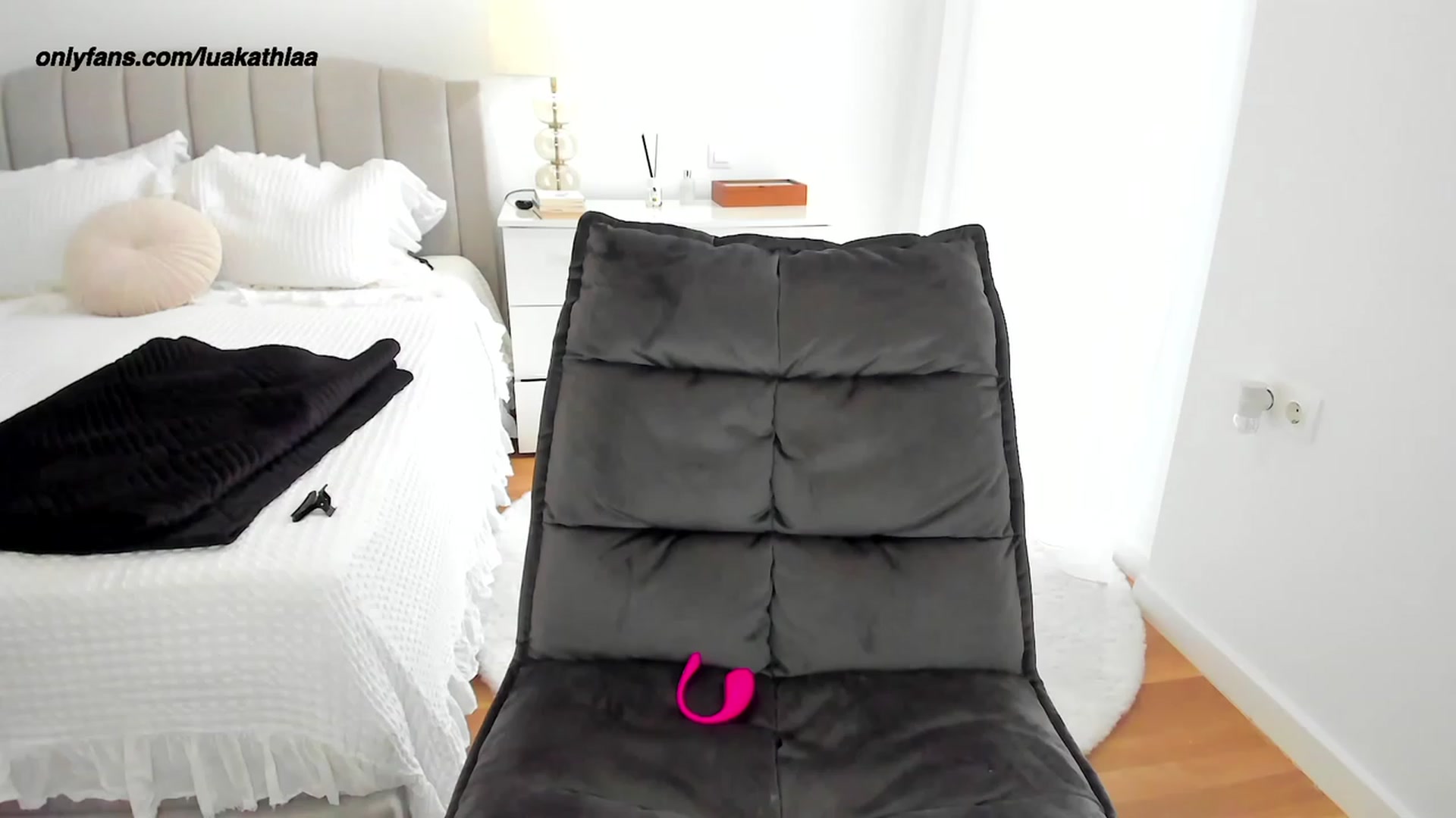 Gallery image thumbnail from L_U_A_'s myfreecams stream on, 11/04/2023, 10:27 image 3 of 20