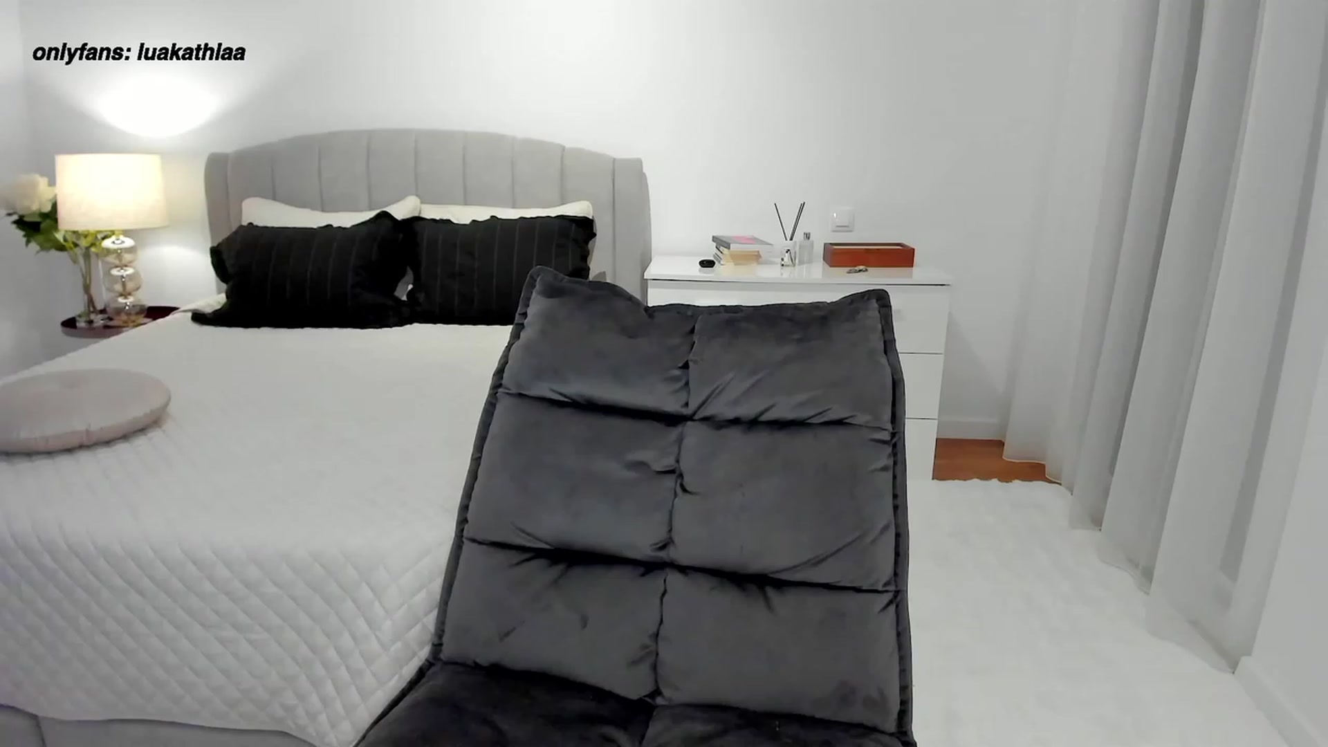 Gallery image thumbnail from L_U_A_'s myfreecams stream on, 11/14/2023, 18:59 image 15 of 20