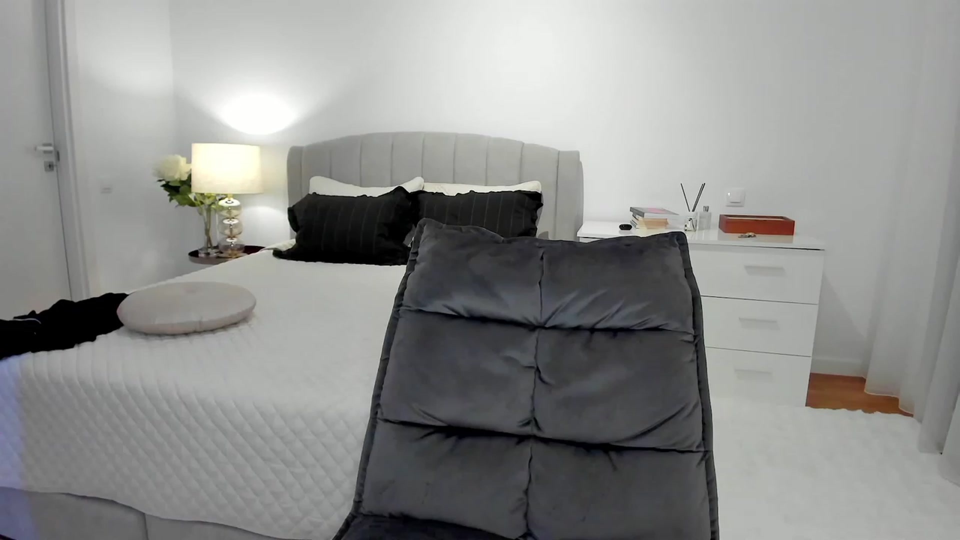 Gallery image thumbnail from L_U_A_'s myfreecams stream on, 11/14/2023, 18:59 image 1 of 20