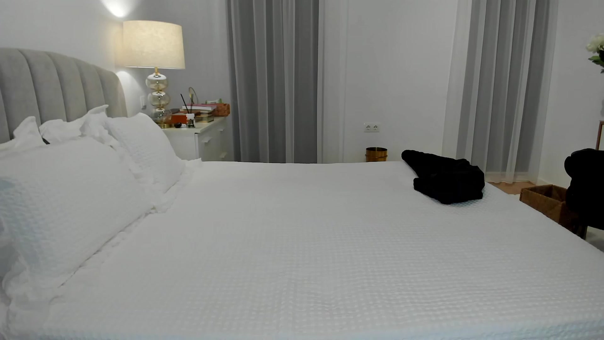 Gallery image thumbnail from L_U_A_'s myfreecams stream on, 12/01/2023, 16:27 image 6 of 20