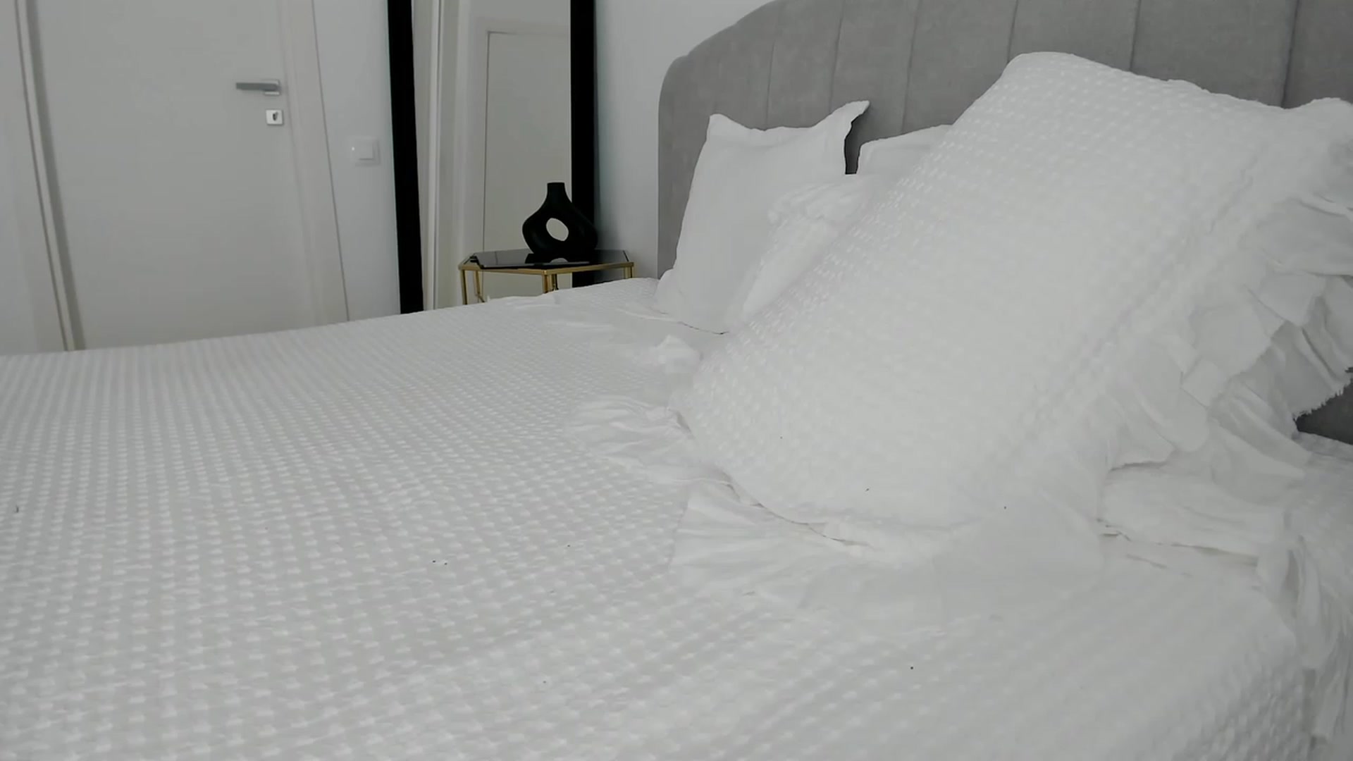 Gallery image thumbnail from L_U_A_'s myfreecams stream on, 12/08/2023, 12:39 image 12 of 20