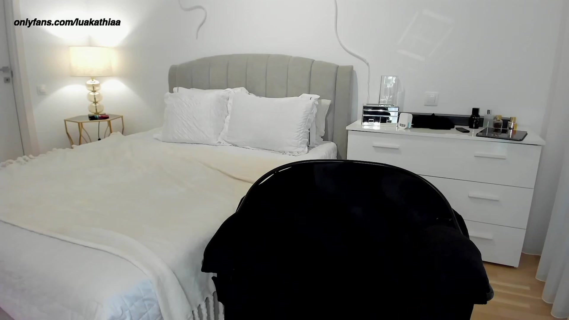 Gallery image thumbnail from L_U_A_'s myfreecams stream on, 01/24/2024, 14:54 image 10 of 20