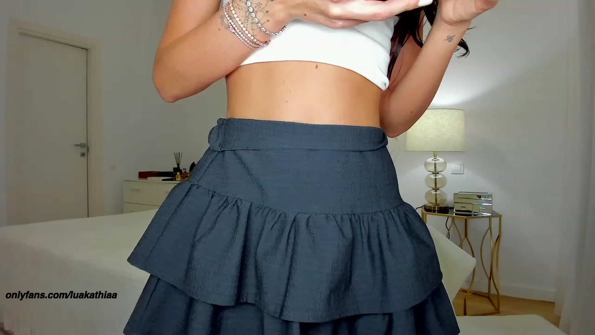 Gallery image thumbnail from L_U_A_'s myfreecams stream on, 03/07/2024, 16:39 image 4 of 20