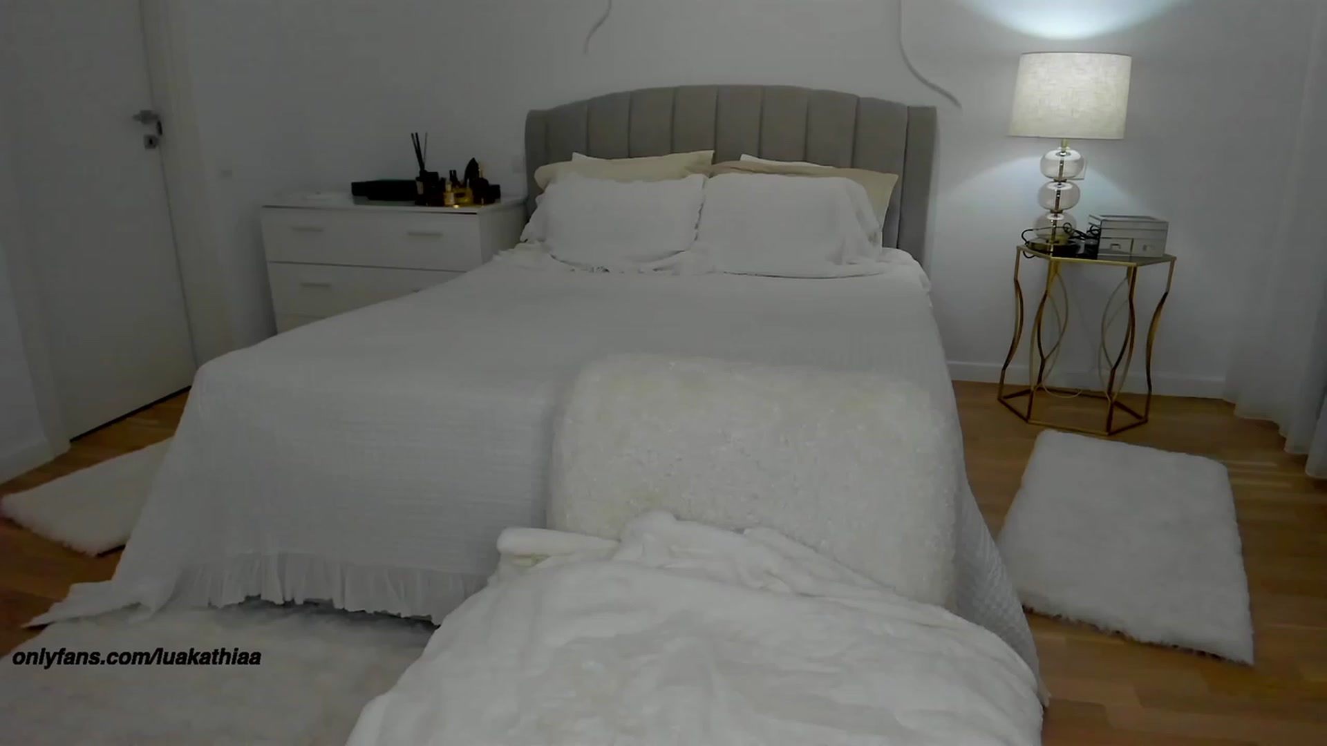 Gallery image thumbnail from L_U_A_'s myfreecams stream on, 03/10/2024, 18:52 image 10 of 20