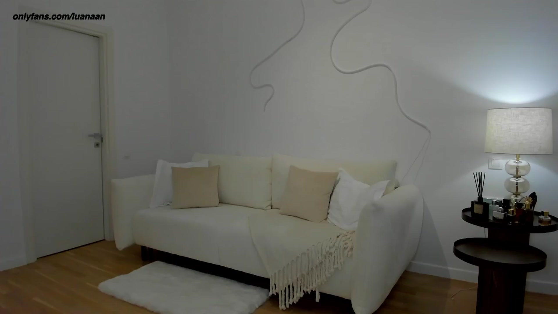 Gallery image thumbnail from L_U_A_'s myfreecams stream on, 04/01/2024, 18:51 image 5 of 20