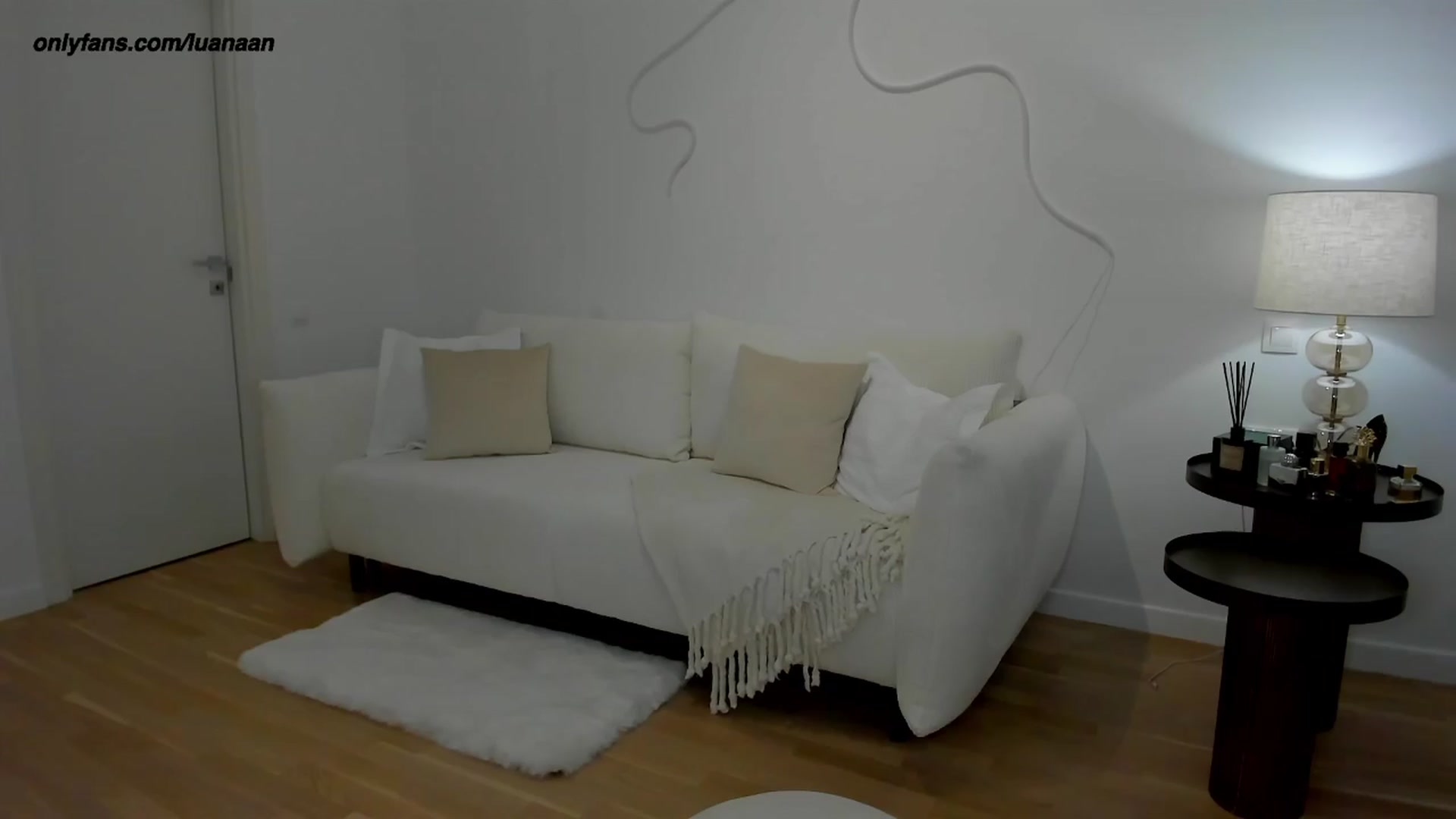 Gallery image thumbnail from L_U_A_'s myfreecams stream on, 04/01/2024, 18:51 image 7 of 20