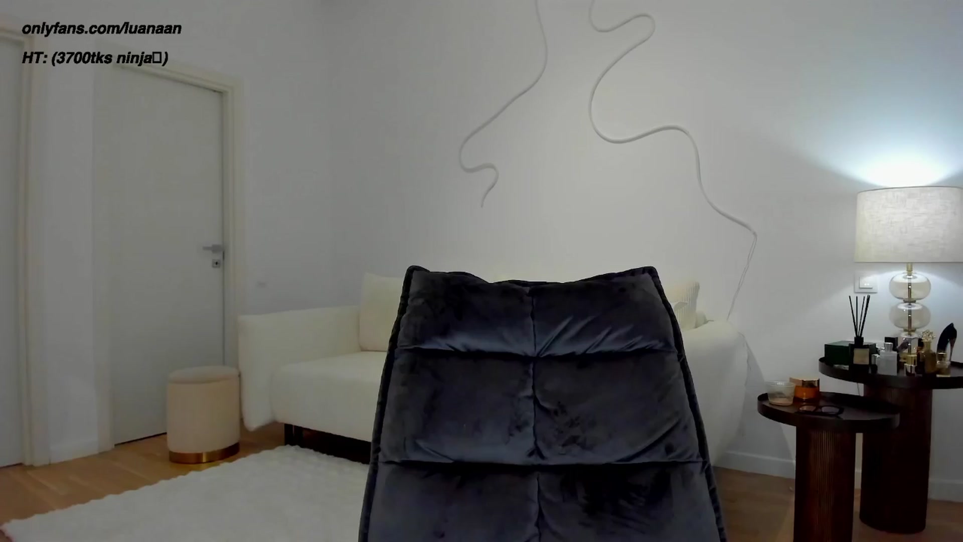 Gallery image thumbnail from L_U_A_'s myfreecams stream on, 04/11/2024, 20:48 image 13 of 20