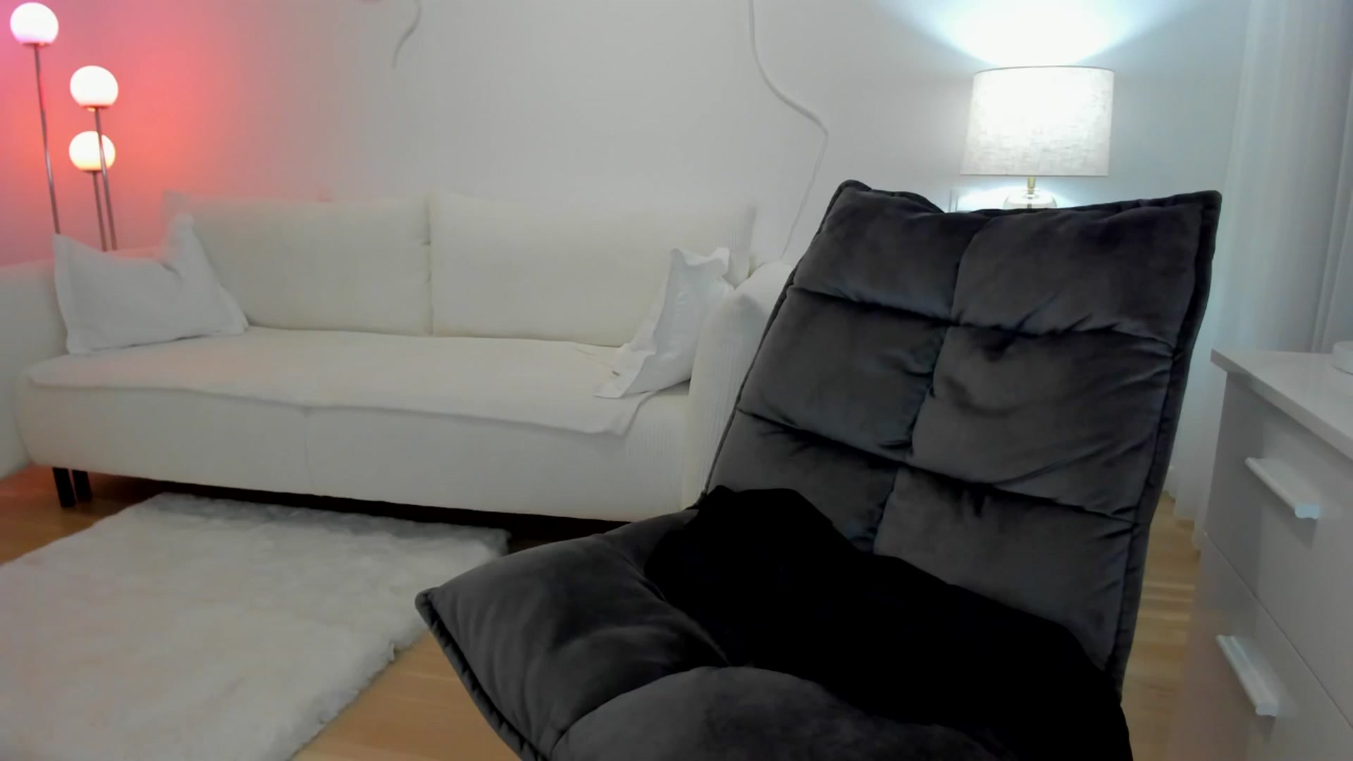 Gallery image thumbnail from L_U_A_'s myfreecams stream on, 04/18/2024, 21:11 image 15 of 20