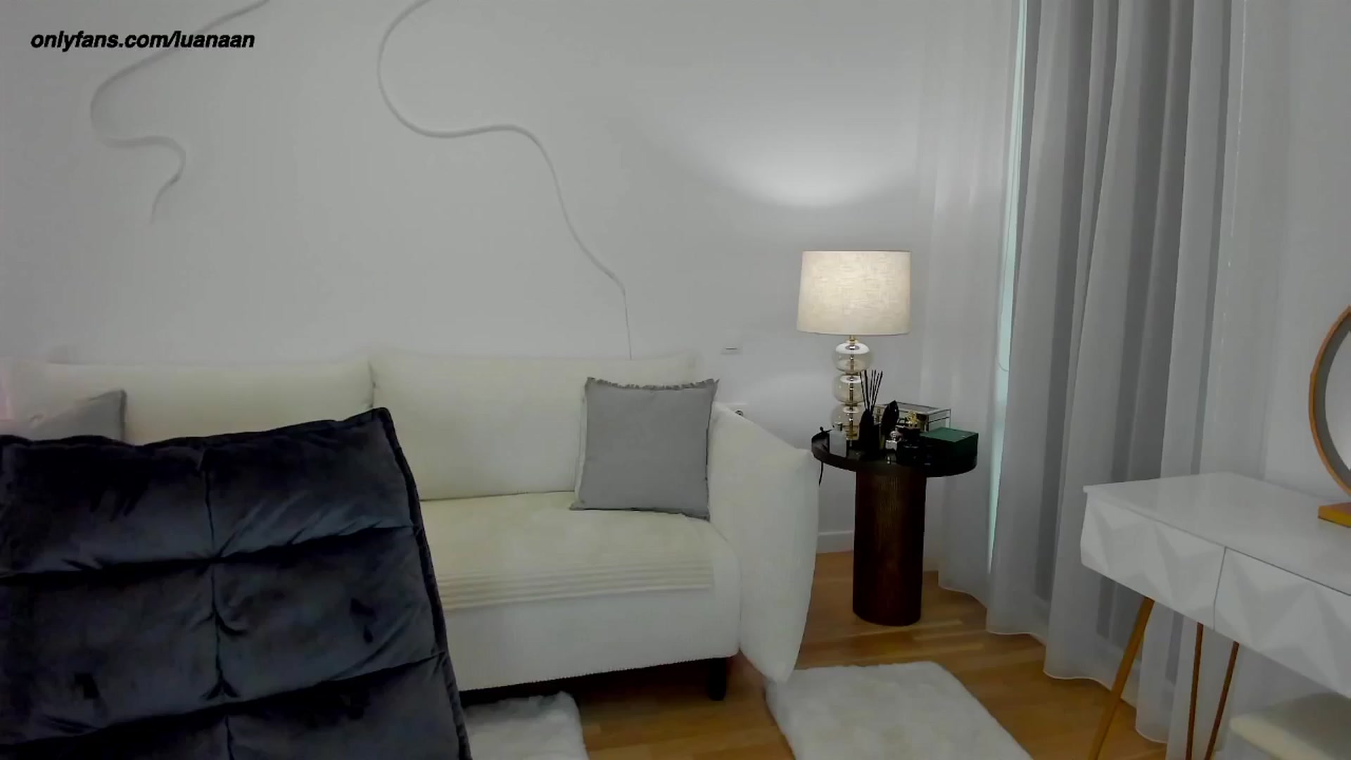 Gallery image thumbnail from L_U_A_'s myfreecams stream on, 05/09/2024, 21:31 image 2 of 20