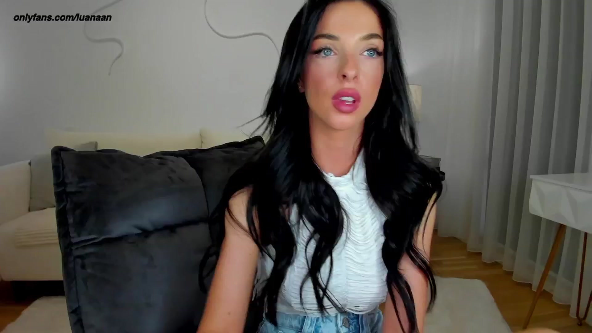 Gallery image thumbnail from L_U_A_'s myfreecams stream on, 05/10/2024, 19:30 image 1 of 20