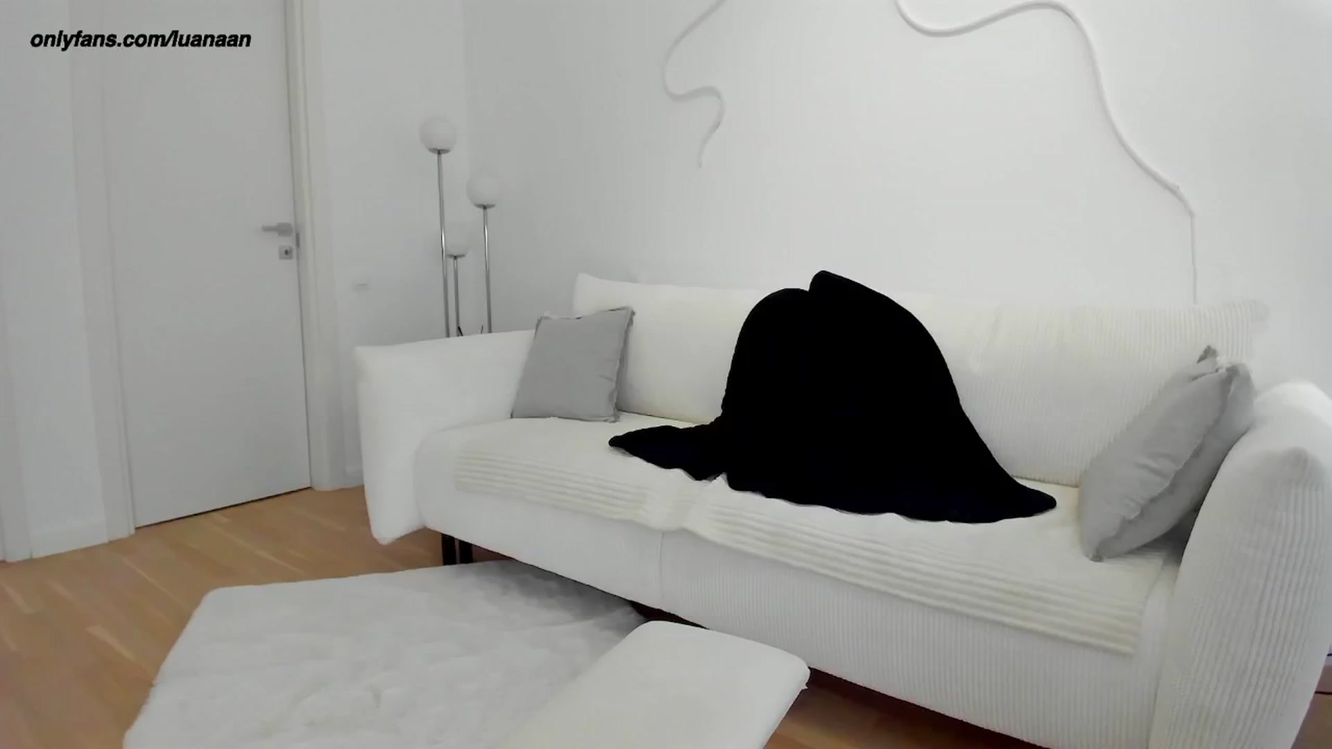 Gallery image thumbnail from L_U_A_'s myfreecams stream on, 05/13/2024, 11:02 image 10 of 20