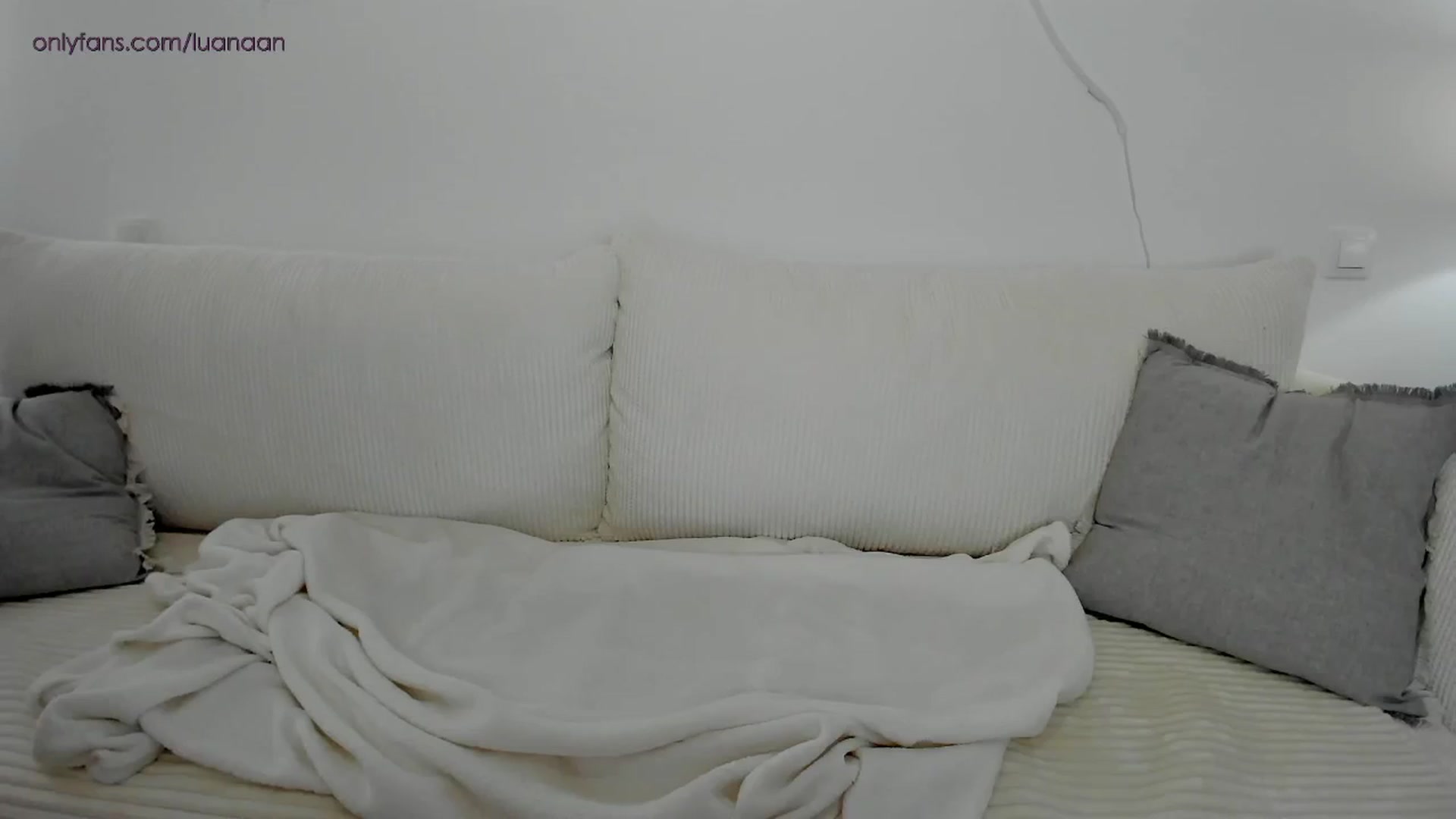 Gallery image thumbnail from L_U_A_'s myfreecams stream on, 05/16/2024, 19:52 image 10 of 20