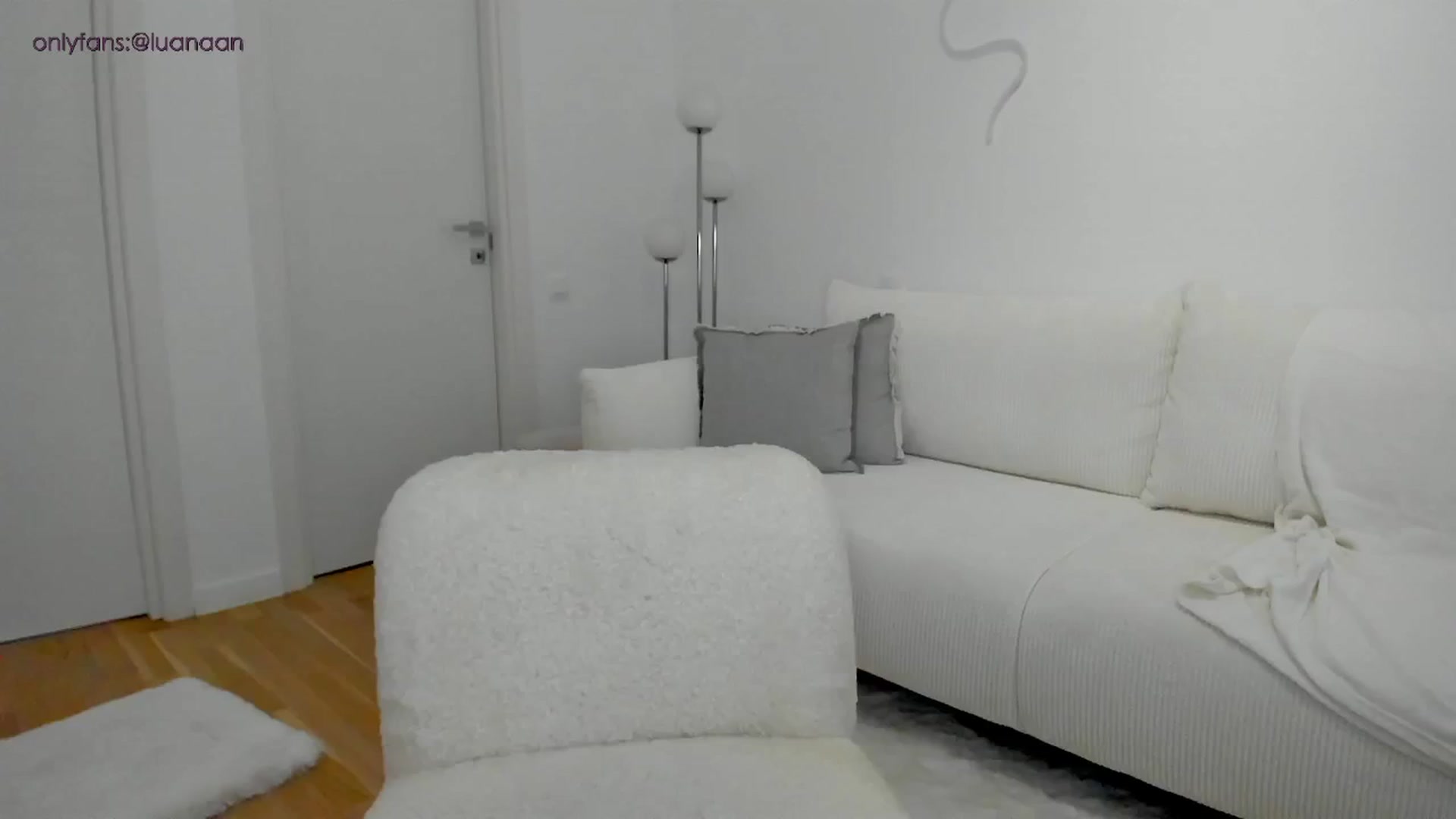 Gallery image thumbnail from L_U_A_'s myfreecams stream on, 06/01/2024, 17:46 image 17 of 20