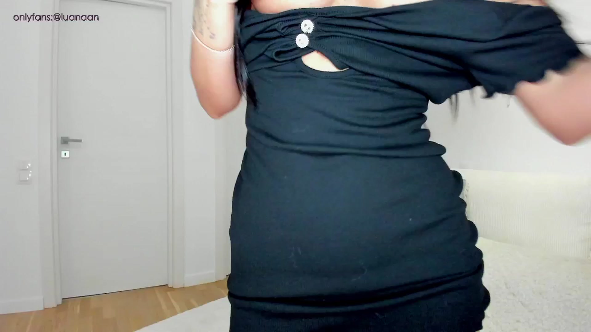 Gallery image thumbnail from L_U_A_'s myfreecams stream on, 06/01/2024, 18:51 image 3 of 20