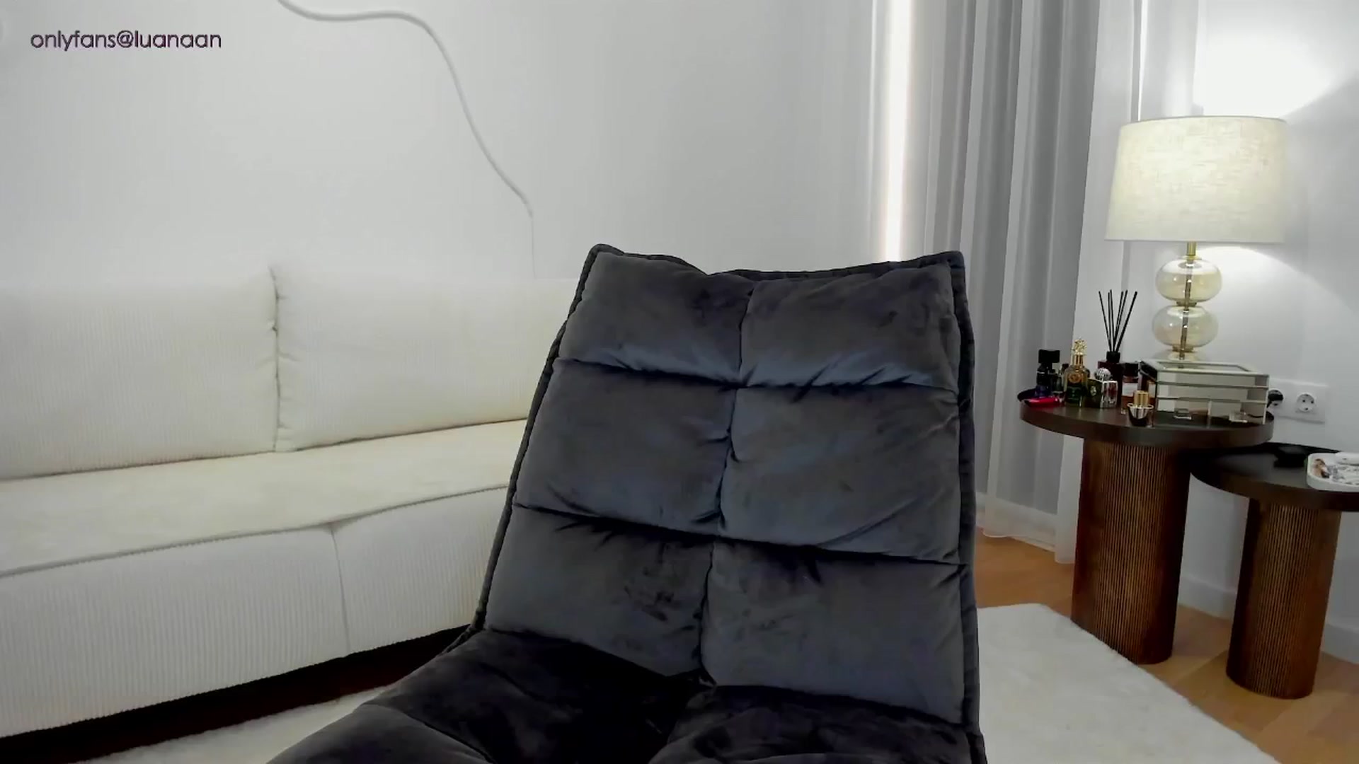 Gallery image thumbnail from L_U_A_'s myfreecams stream on, 06/07/2024, 19:38 image 2 of 20