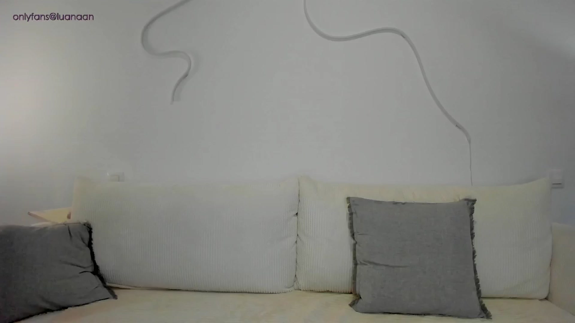 Gallery image thumbnail from L_U_A_'s myfreecams stream on, 06/08/2024, 19:54 image 1 of 20