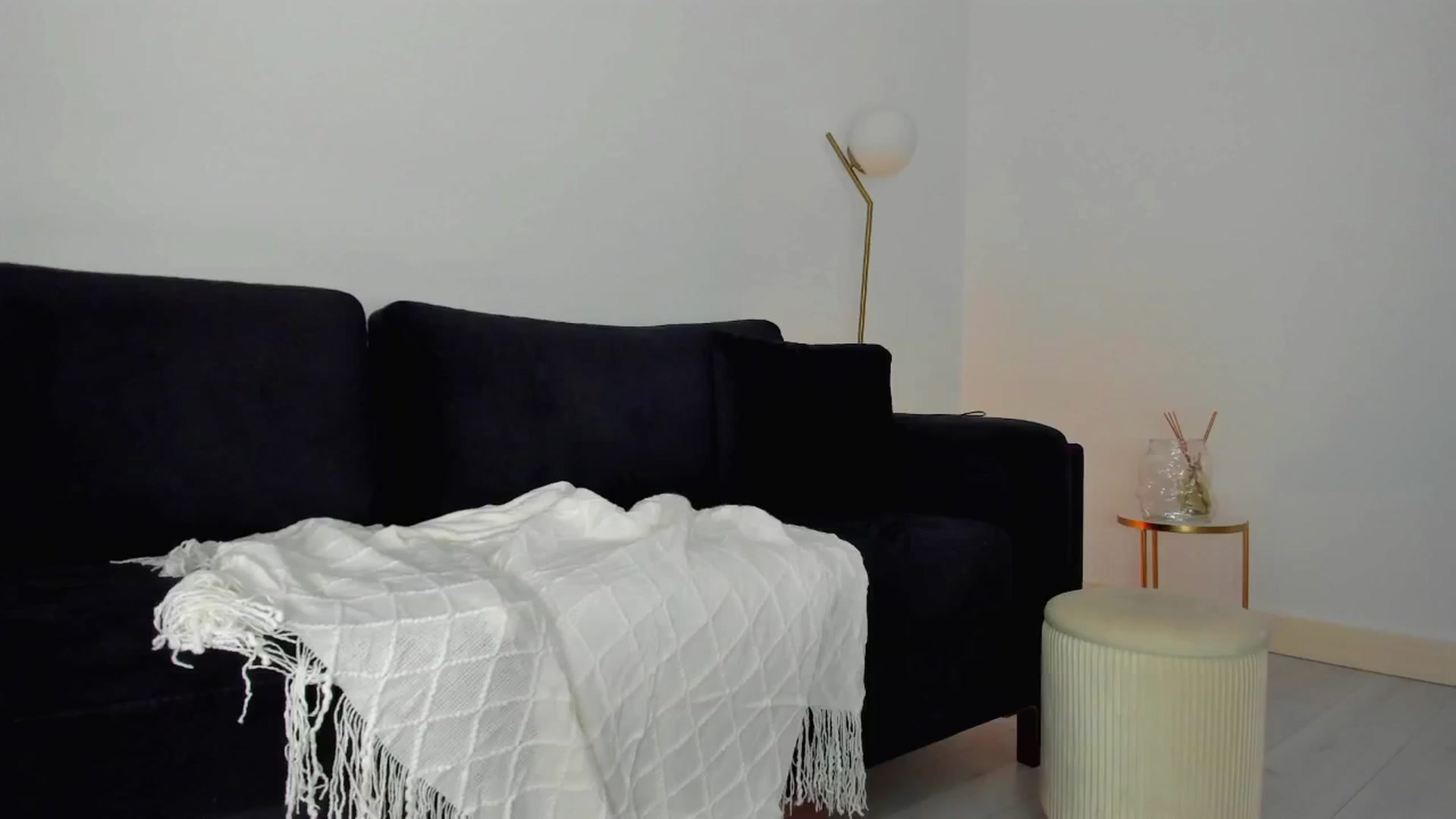 Gallery image thumbnail from L_U_A_'s myfreecams stream on, 08/20/2024, 11:03 image 18 of 20