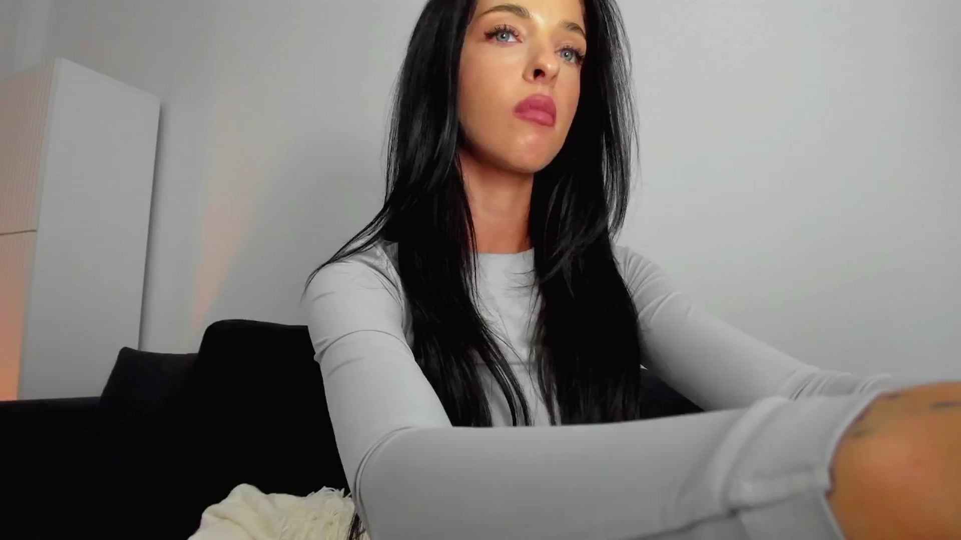 Gallery image thumbnail from L_U_A_'s myfreecams stream on, 08/23/2024, 19:27 image 19 of 20