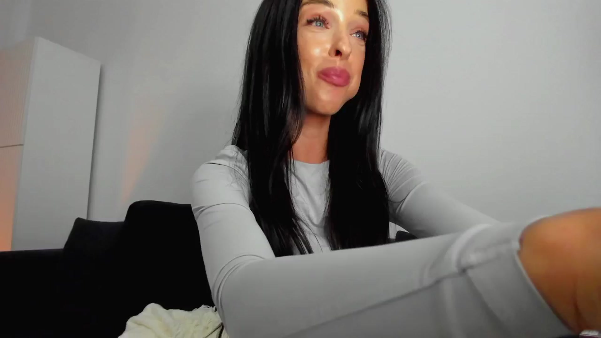 Gallery image thumbnail from L_U_A_'s myfreecams stream on, 08/23/2024, 19:27 image 18 of 20