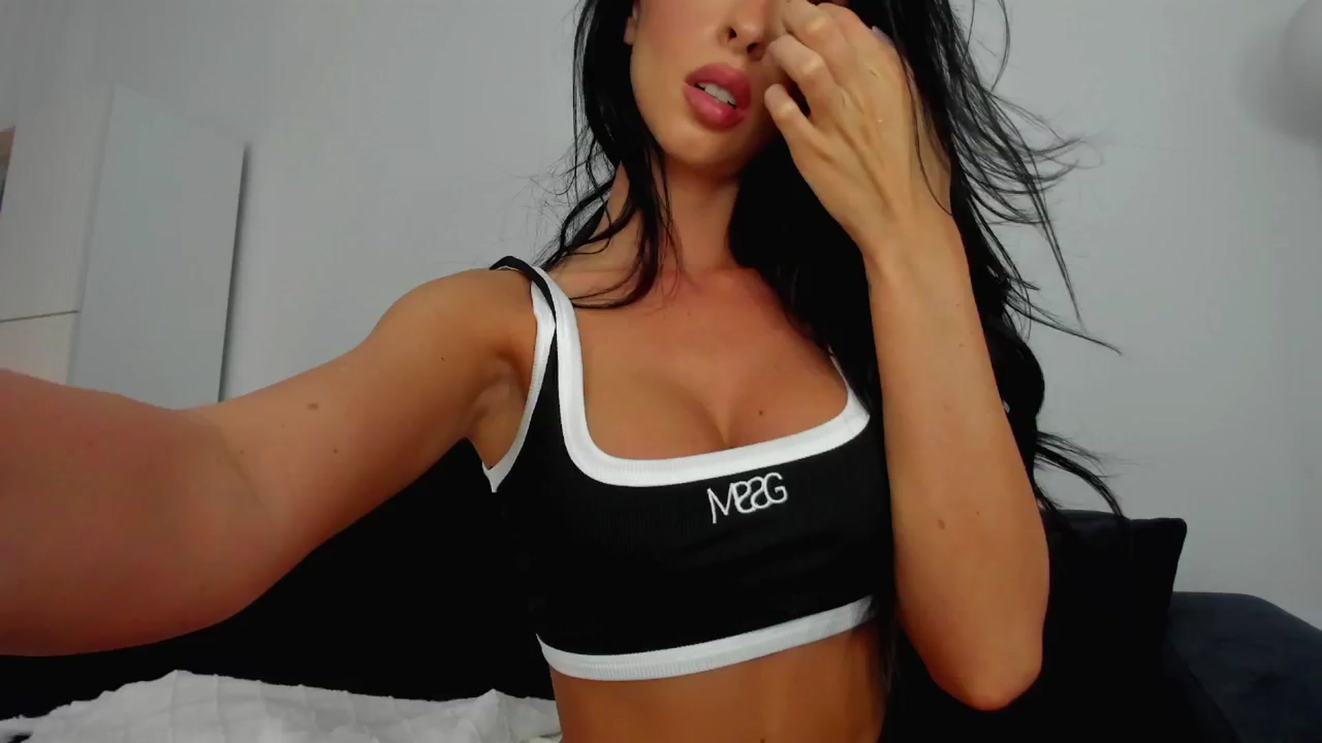 Gallery image thumbnail from L_U_A_'s myfreecams stream on, 09/07/2024, 15:40 image 7 of 20
