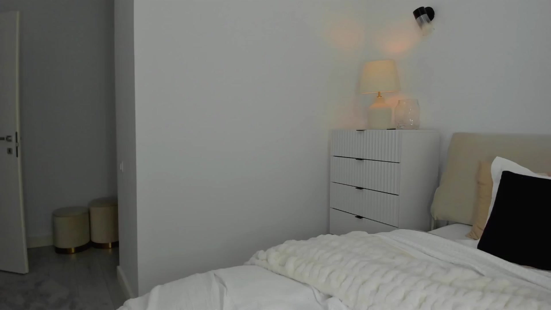 Gallery image thumbnail from L_U_A_'s myfreecams stream on, 09/12/2024, 15:44 image 17 of 20