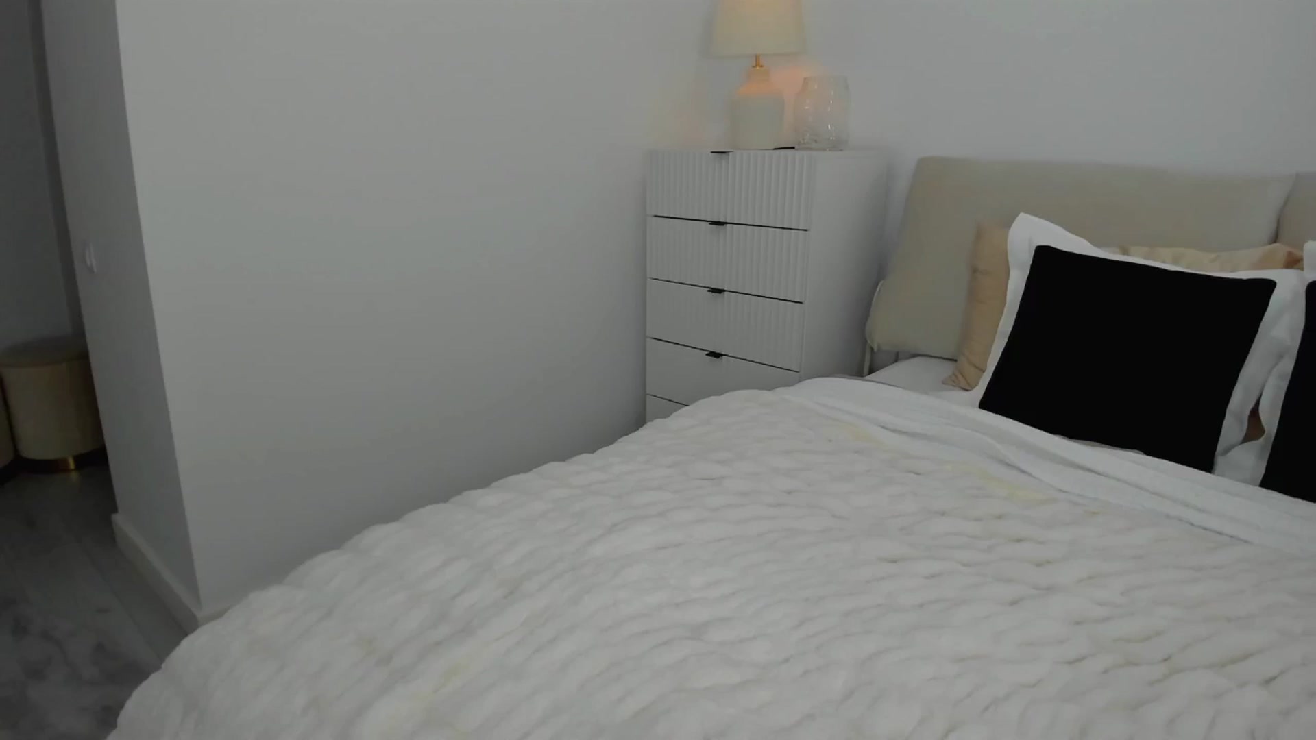 Gallery image thumbnail from L_U_A_'s myfreecams stream on, 09/12/2024, 15:44 image 7 of 20
