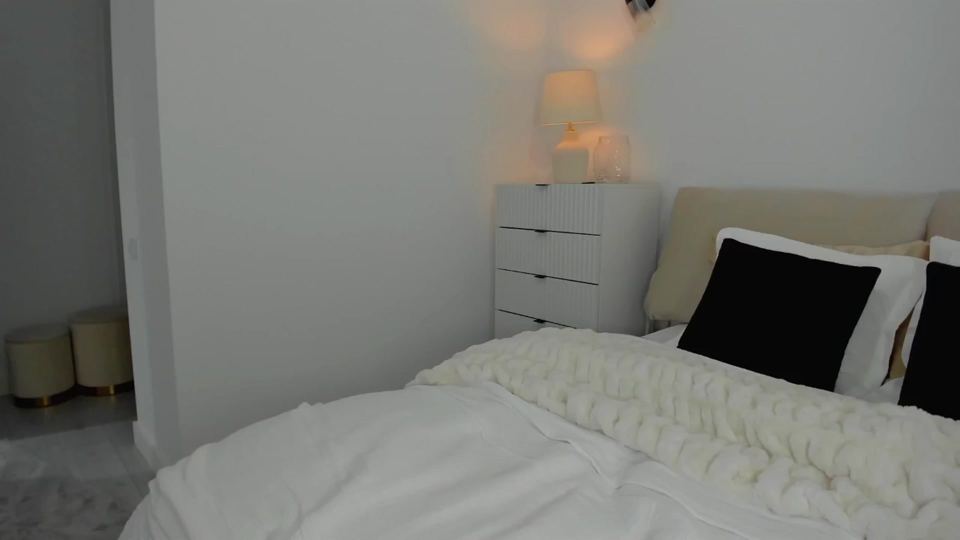 Gallery image thumbnail from L_U_A_'s myfreecams stream on, 09/12/2024, 16:38 image 5 of 20